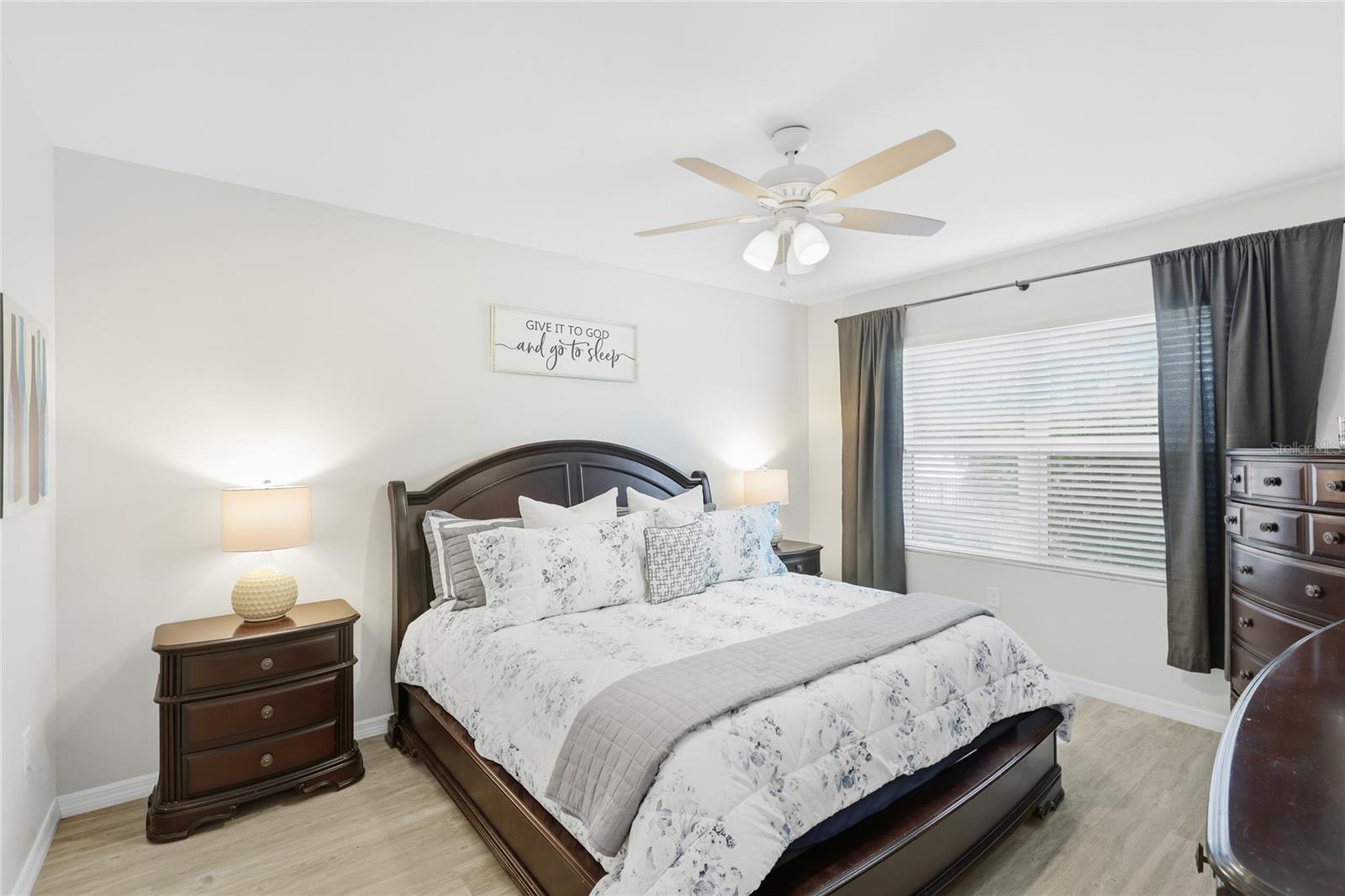 Large Primary Bedroom with en-suite bathroom. - 24413 BANDONI PL, VENICE