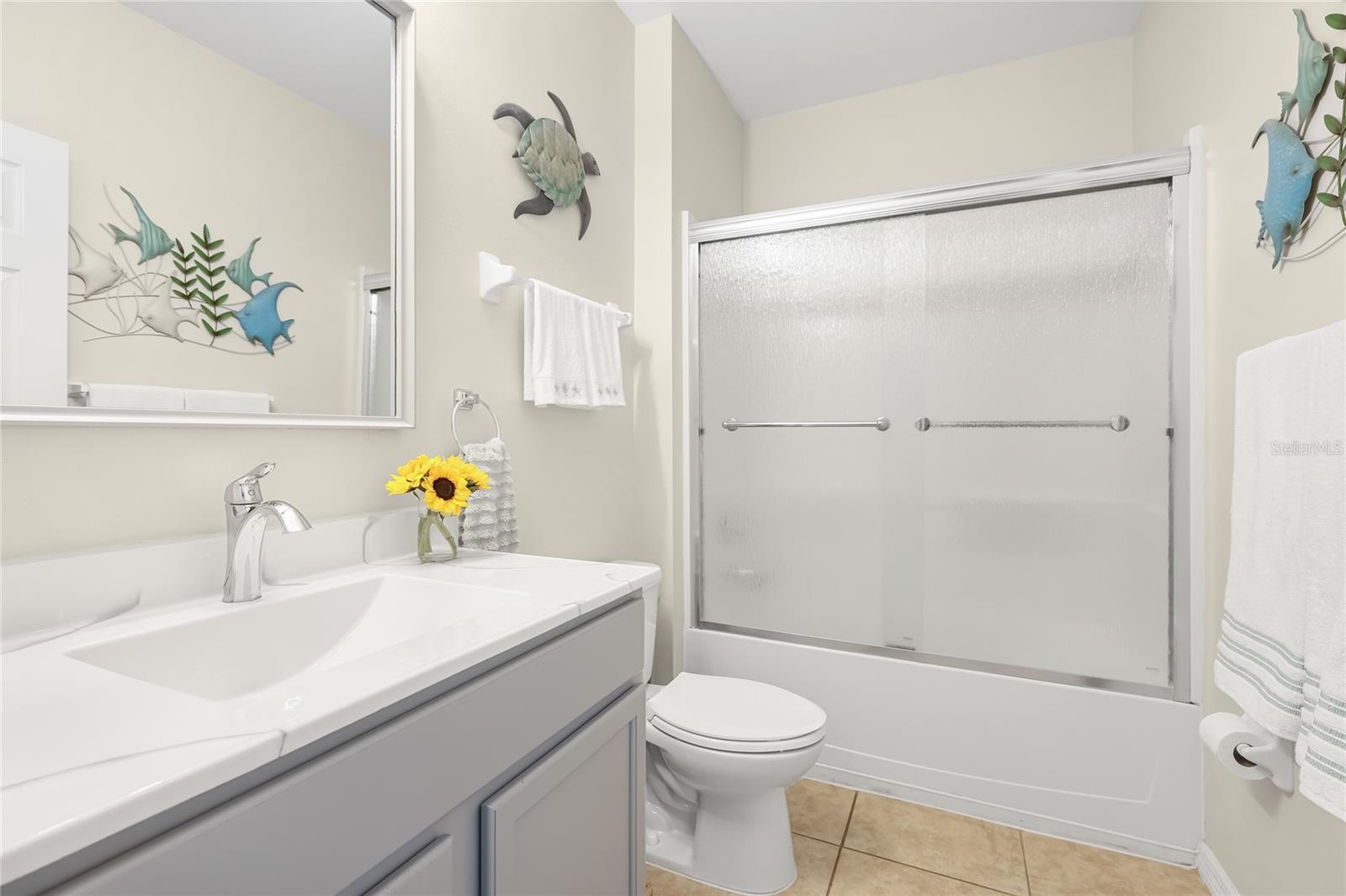 Second Bathroom with Shower and Tub combination - 24413 BANDONI PL, VENICE