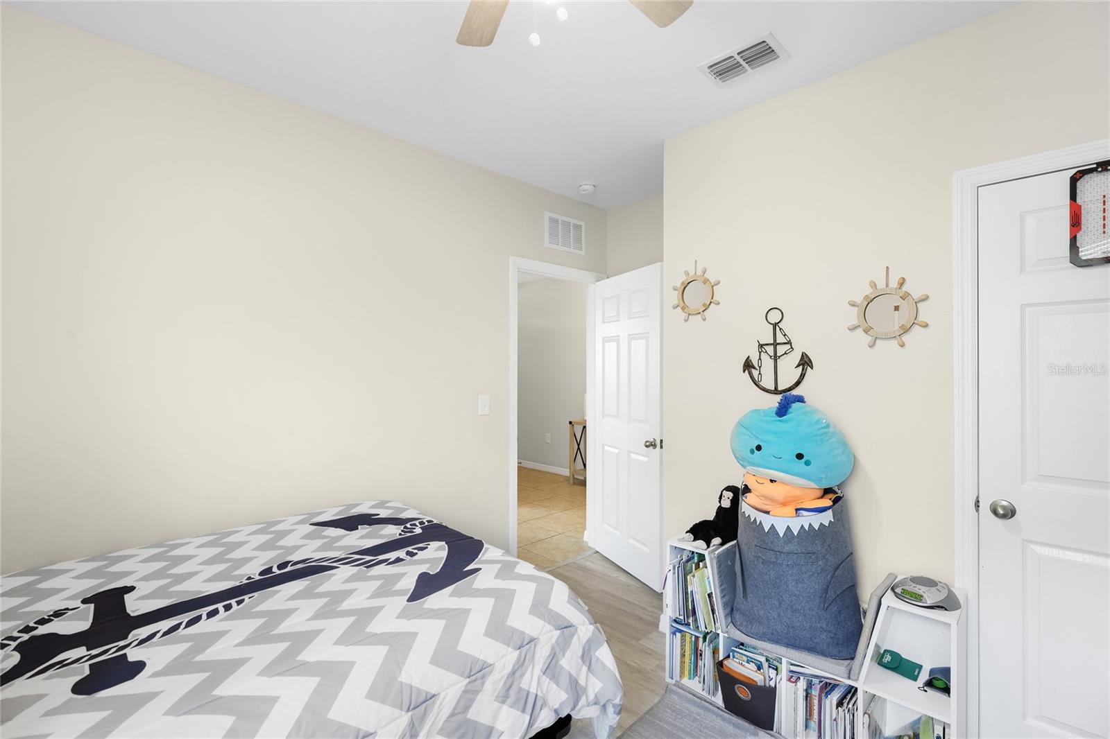 Bedroom 2 with build-in closet - 24413 BANDONI PL, VENICE