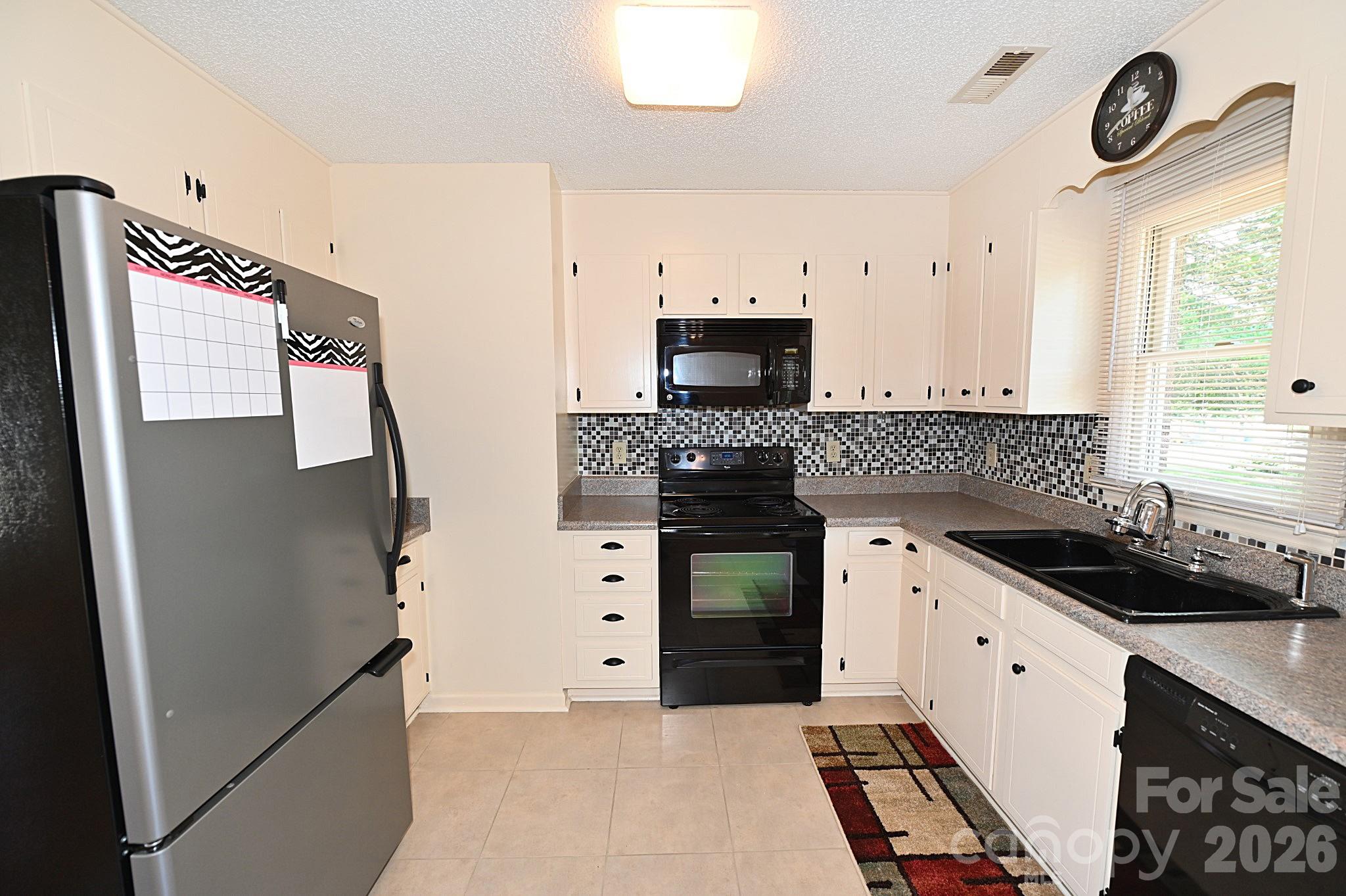 Single Family Residence at 4445 Sulphur Springs Road NE, Hickory, photo 4 of 34