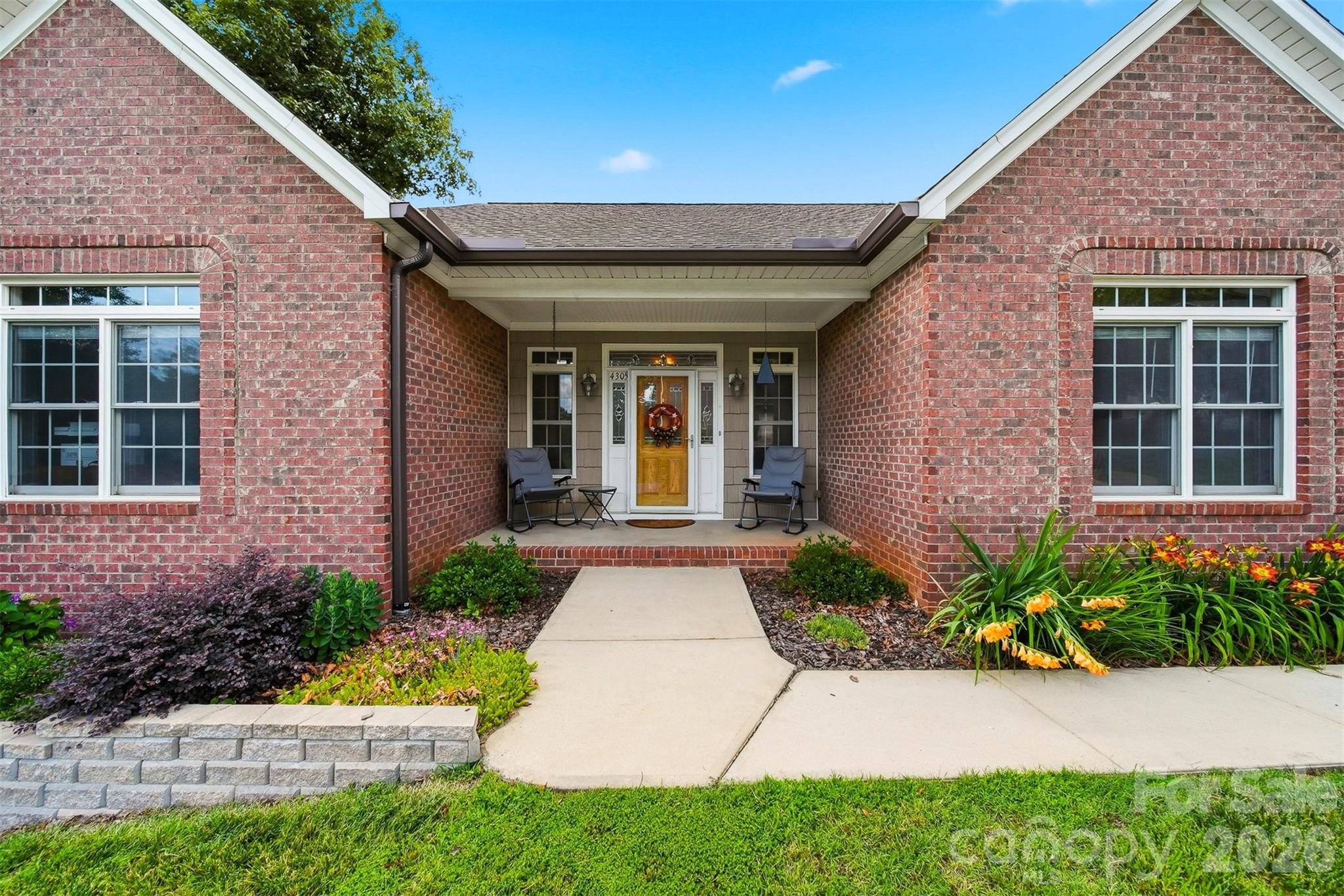 Single Family Residence at 4305 Cottingham Drive, Hickory, photo 2 of 43