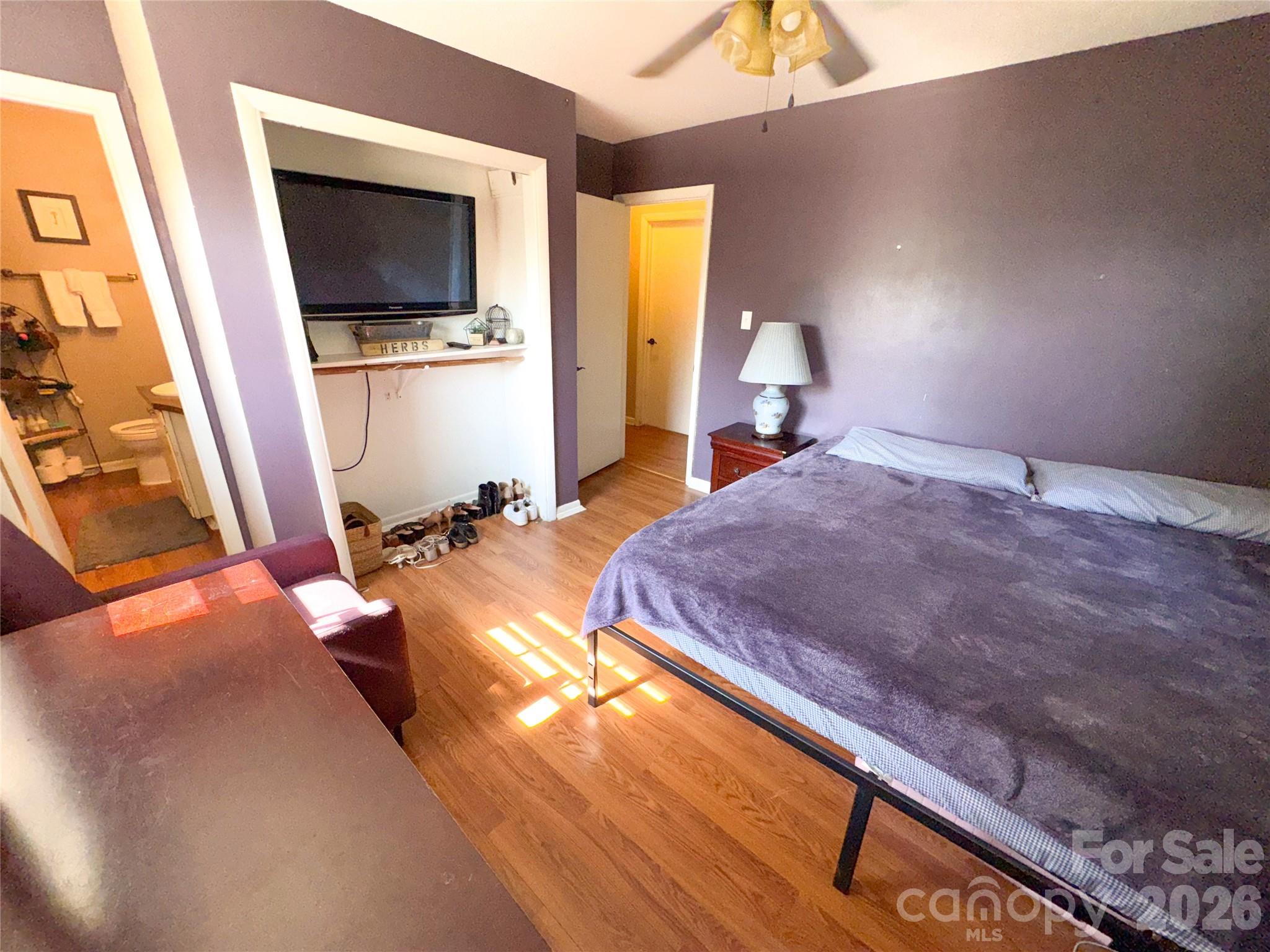 Single Family Residence at 307 Meadowbrook Drive, Newton, photo 7 of 17