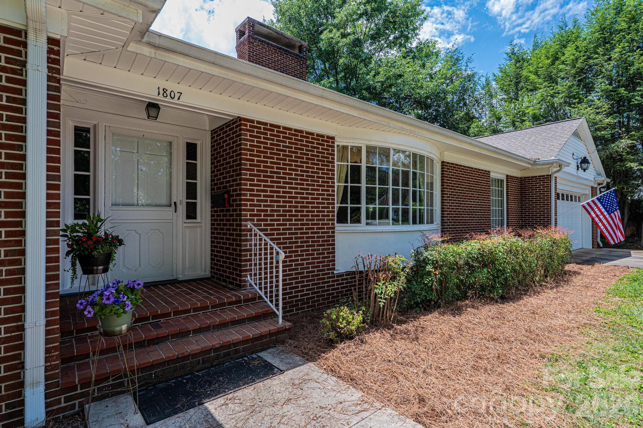 Single Family Residence at 1807 5th Street NW, Hickory, photo 6 of 48