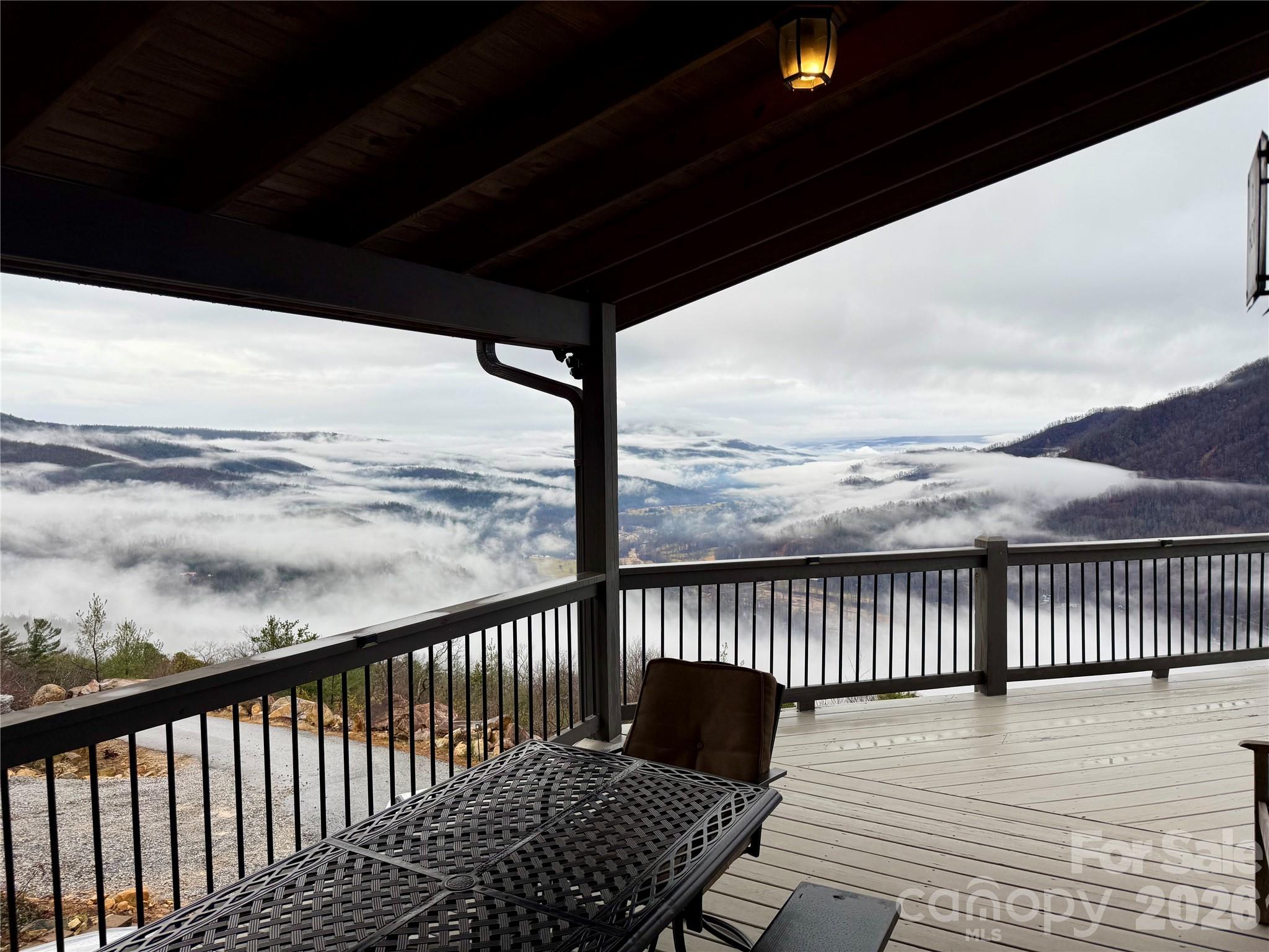 Above the fog! - 25 N Forest Drive, Marion