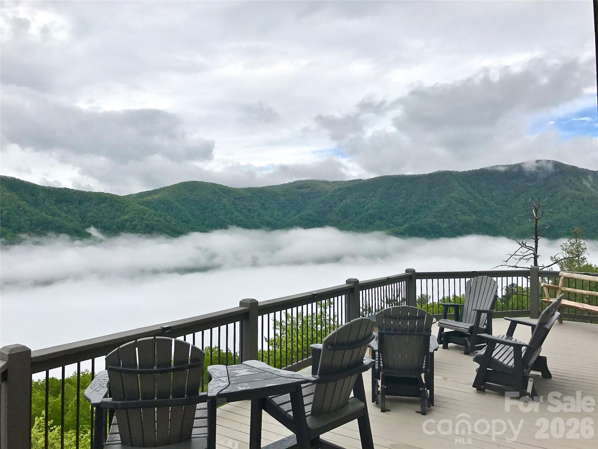 Above the fog - 25 N Forest Drive, Marion