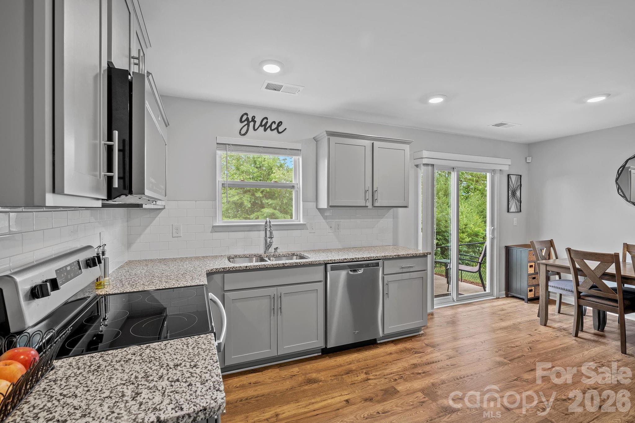 Townhouse at 10 Benedict Lane, Weaverville, photo 11 of 36