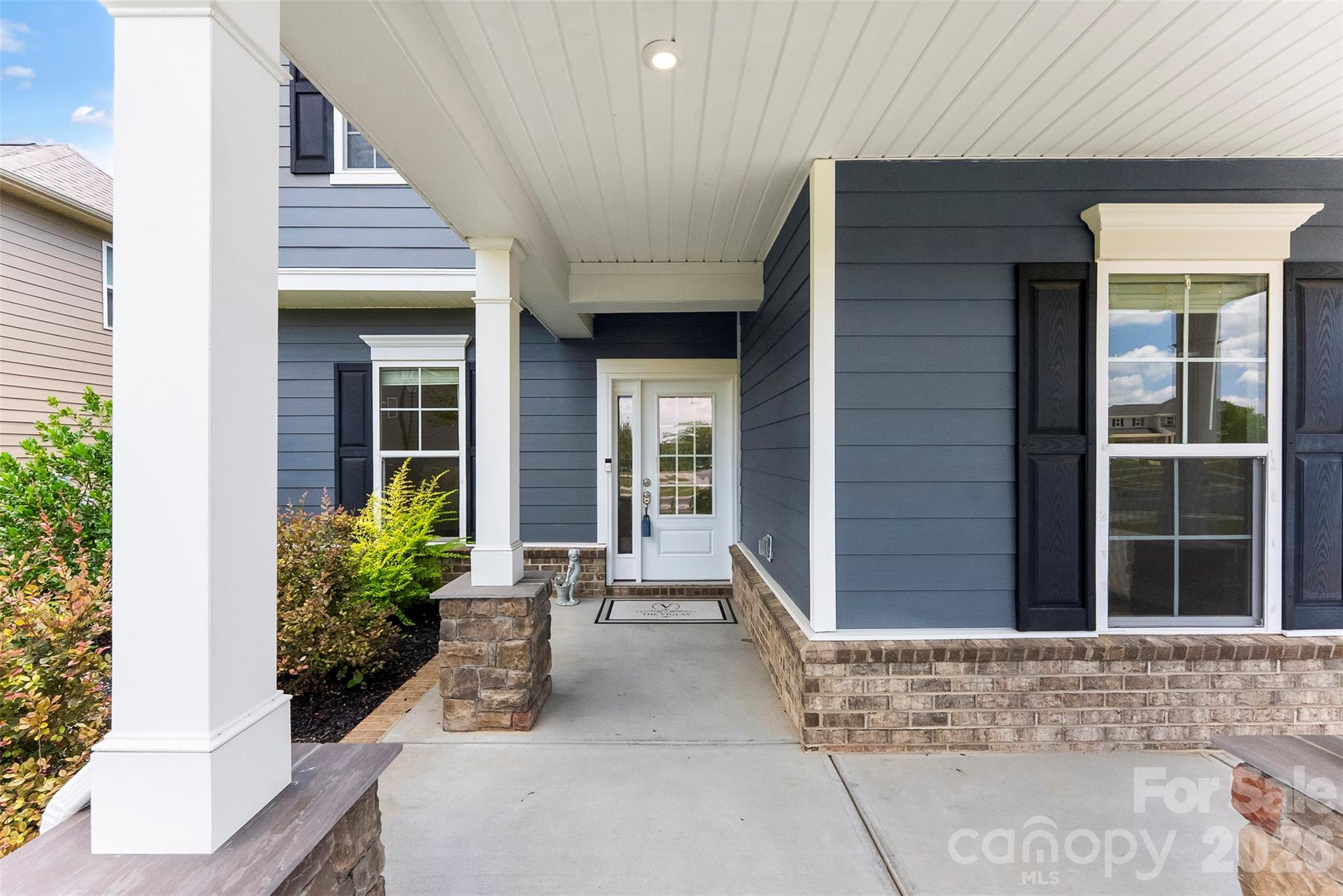 Covered entry and front porch - 1318 Poppy Way, Matthews