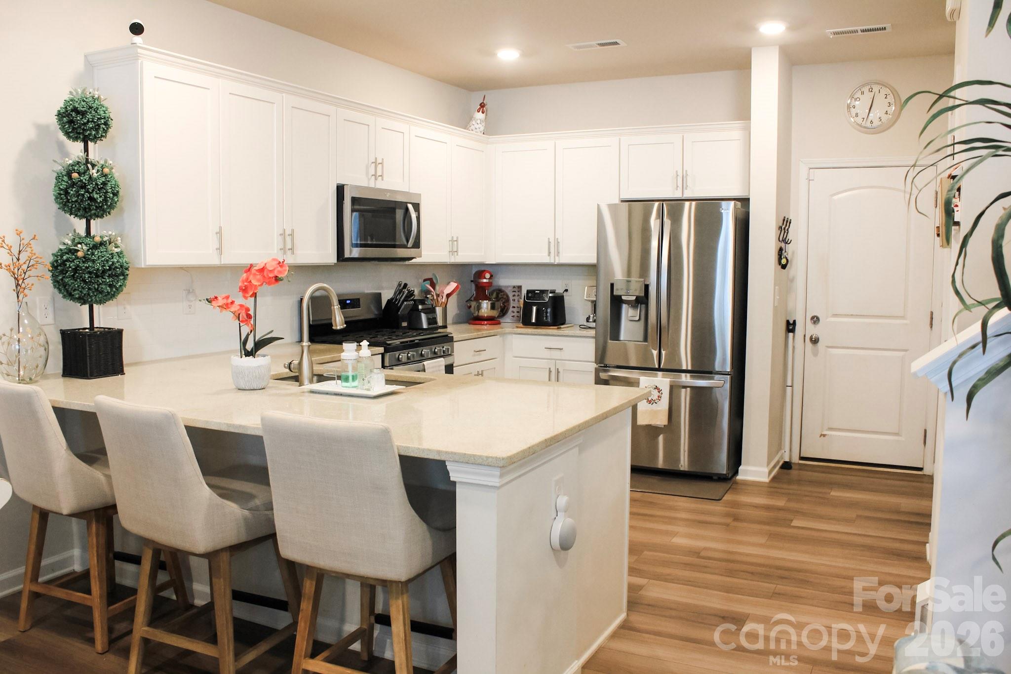 Kitchen with breakfast bar - 1925 Plath Top Road, Rock Hill