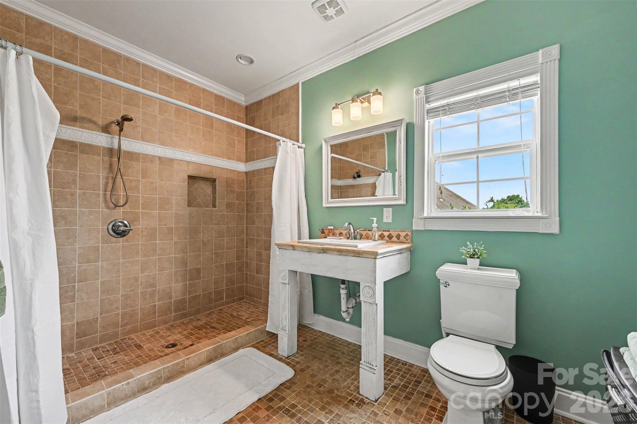 Main primary bathroom. - 2442 Smith Cove Road, Denver