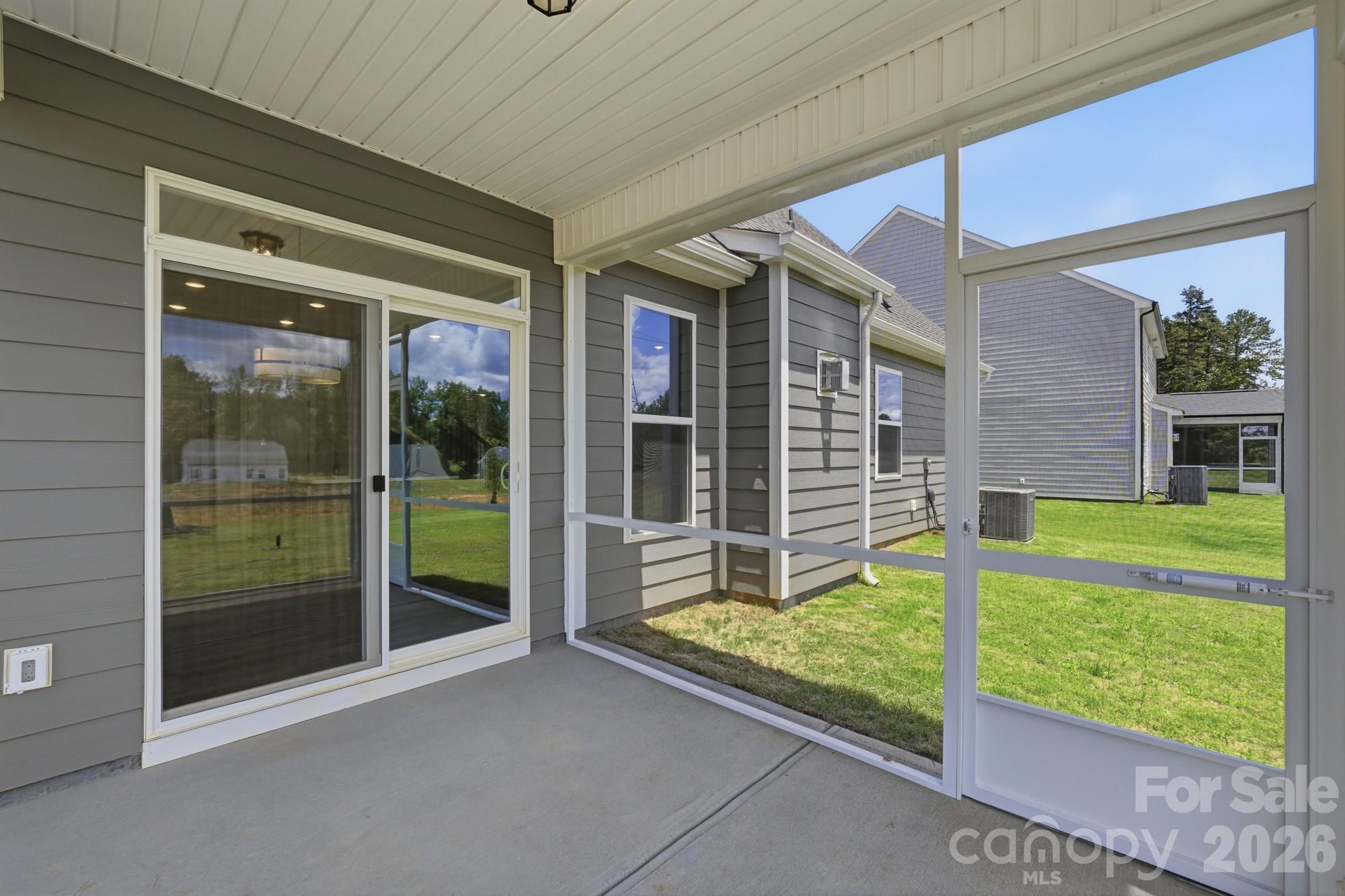Screened porch - 15216 First Broad Drive, Huntersville