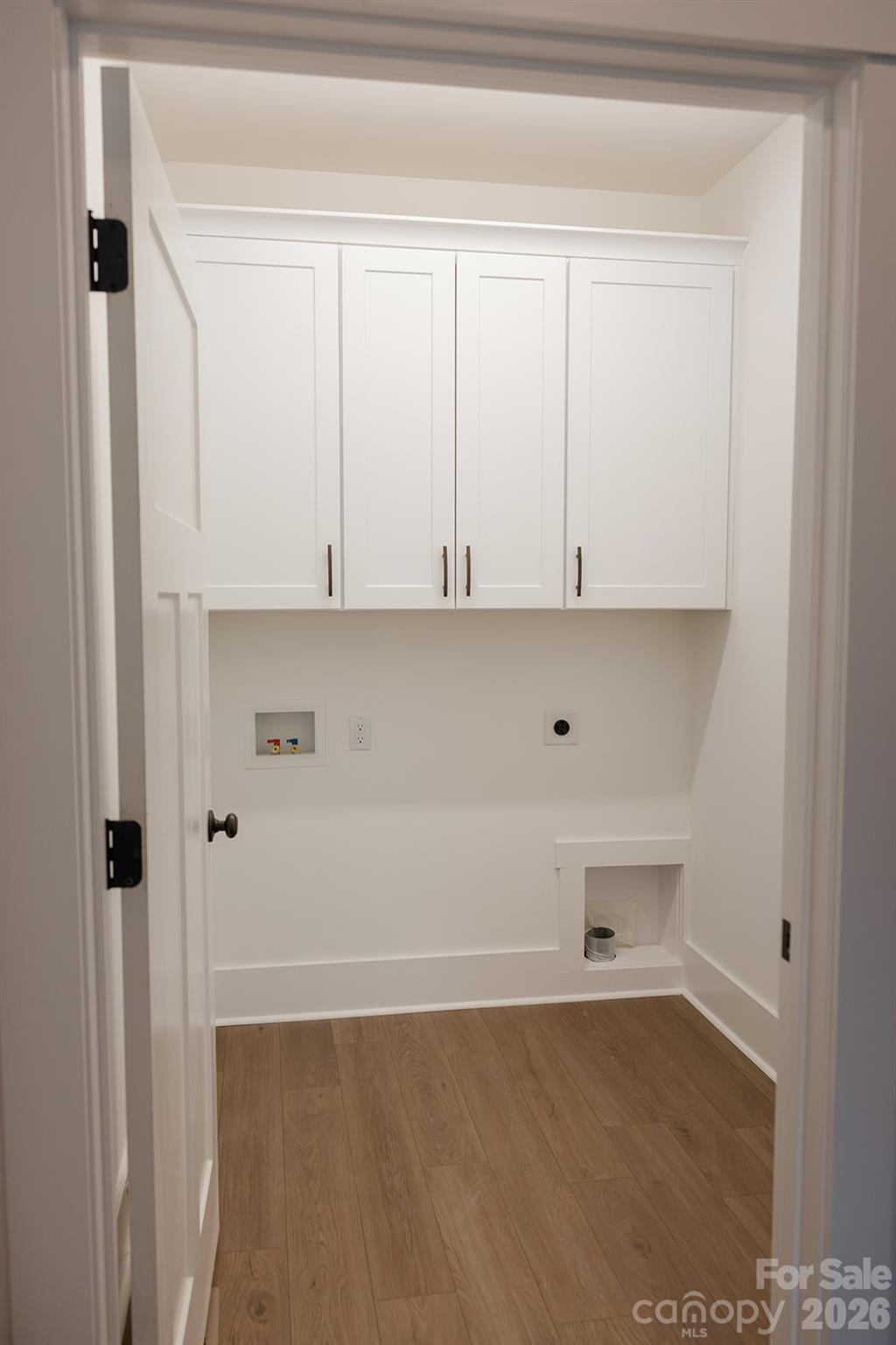 Single Family Residence at 573 Hopes Corner Drive, York, photo 9 of 35