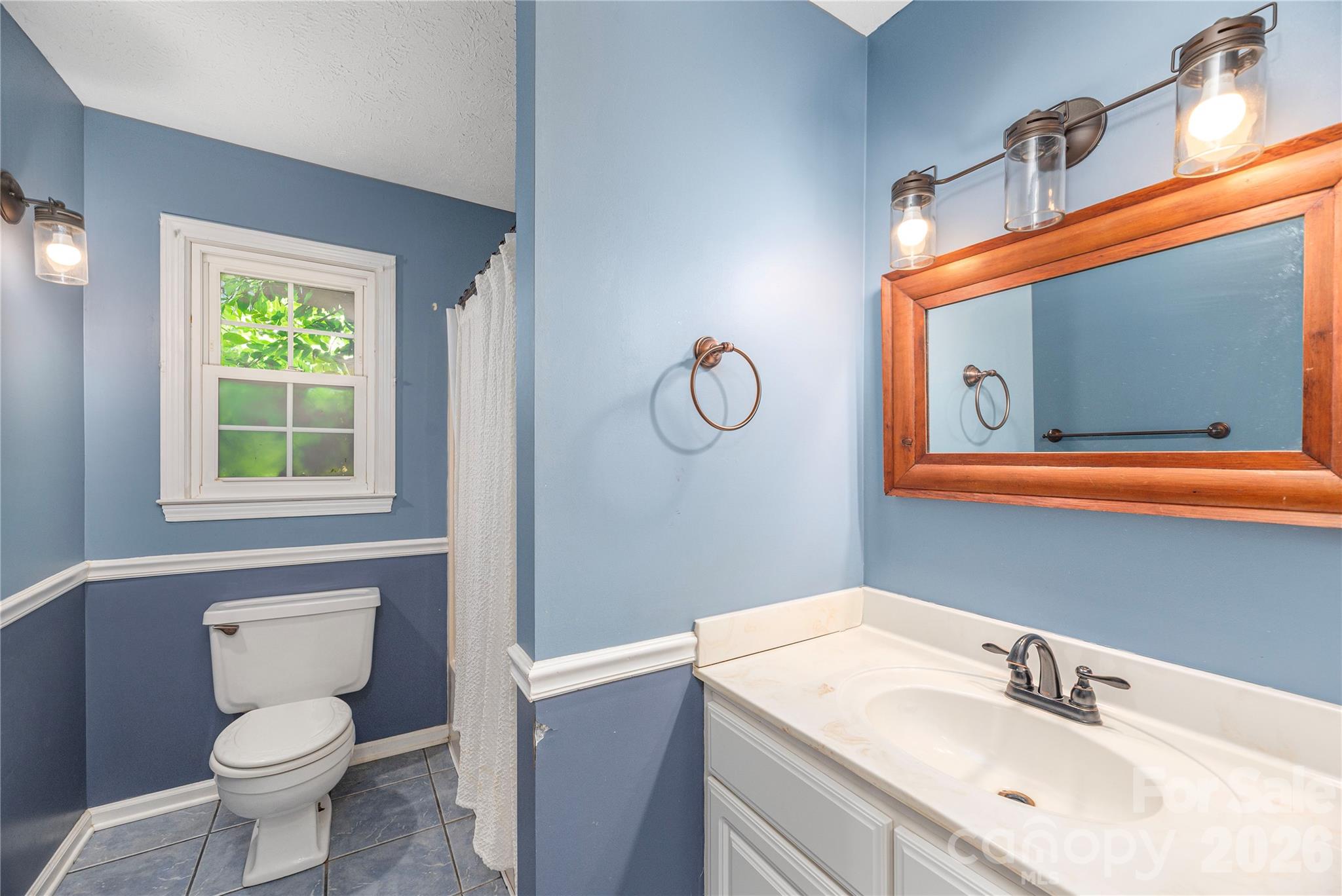 Single Family Residence at 142 Whisperwood Drive, Hendersonville, photo 7 of 25