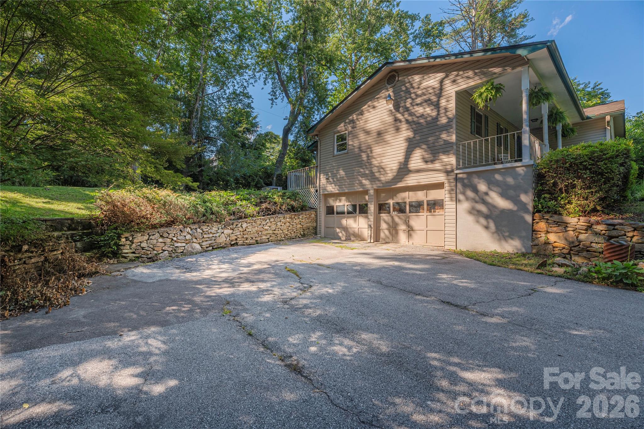 Single Family Residence at 142 Whisperwood Drive, Hendersonville, photo 24 of 25