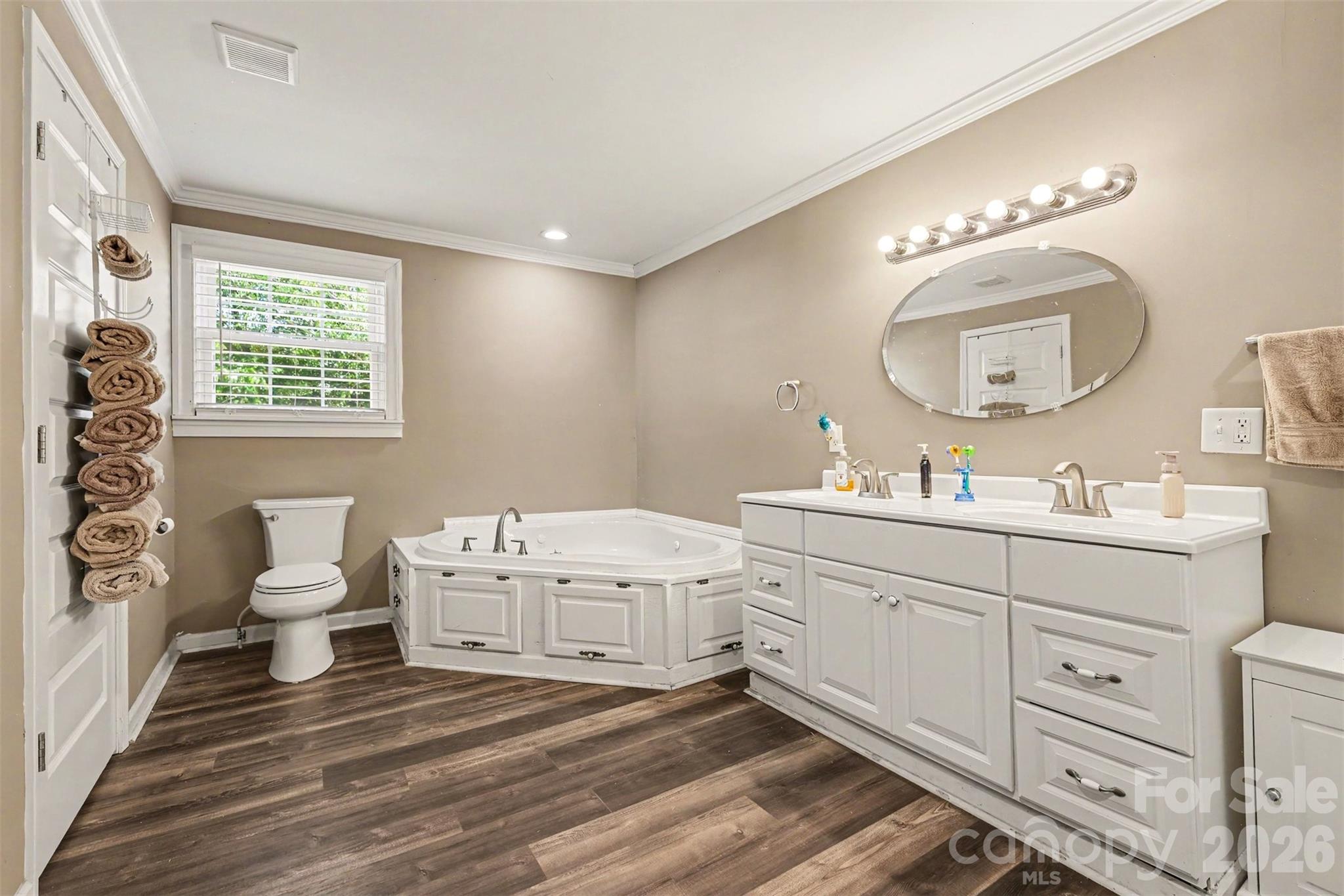 Single Family Residence at 110 Drakeford Road, Rock Hill, photo 2 of 26