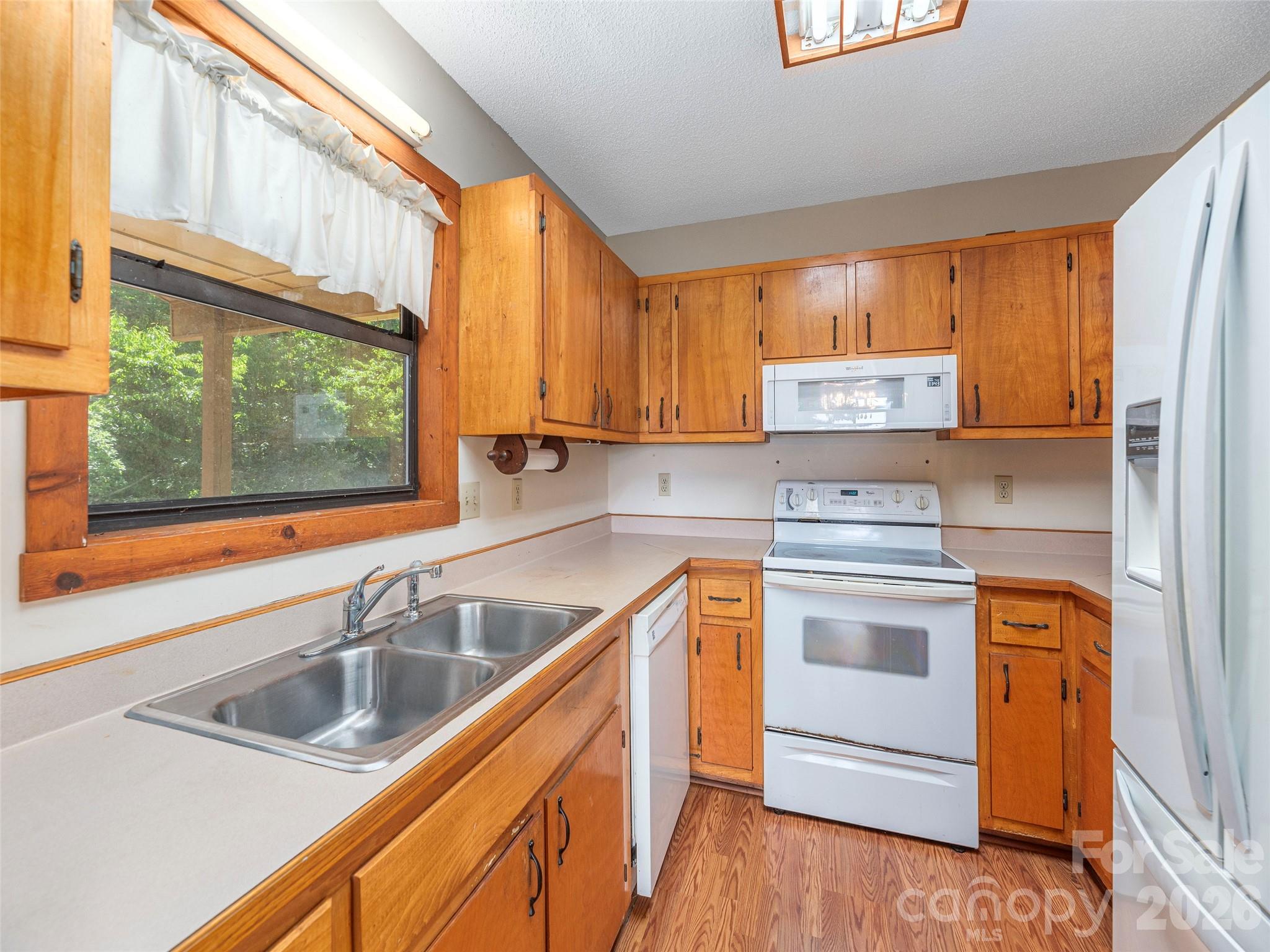 Single Family Residence at 1575 Red Maple Drive, Waynesville, photo 11 of 37