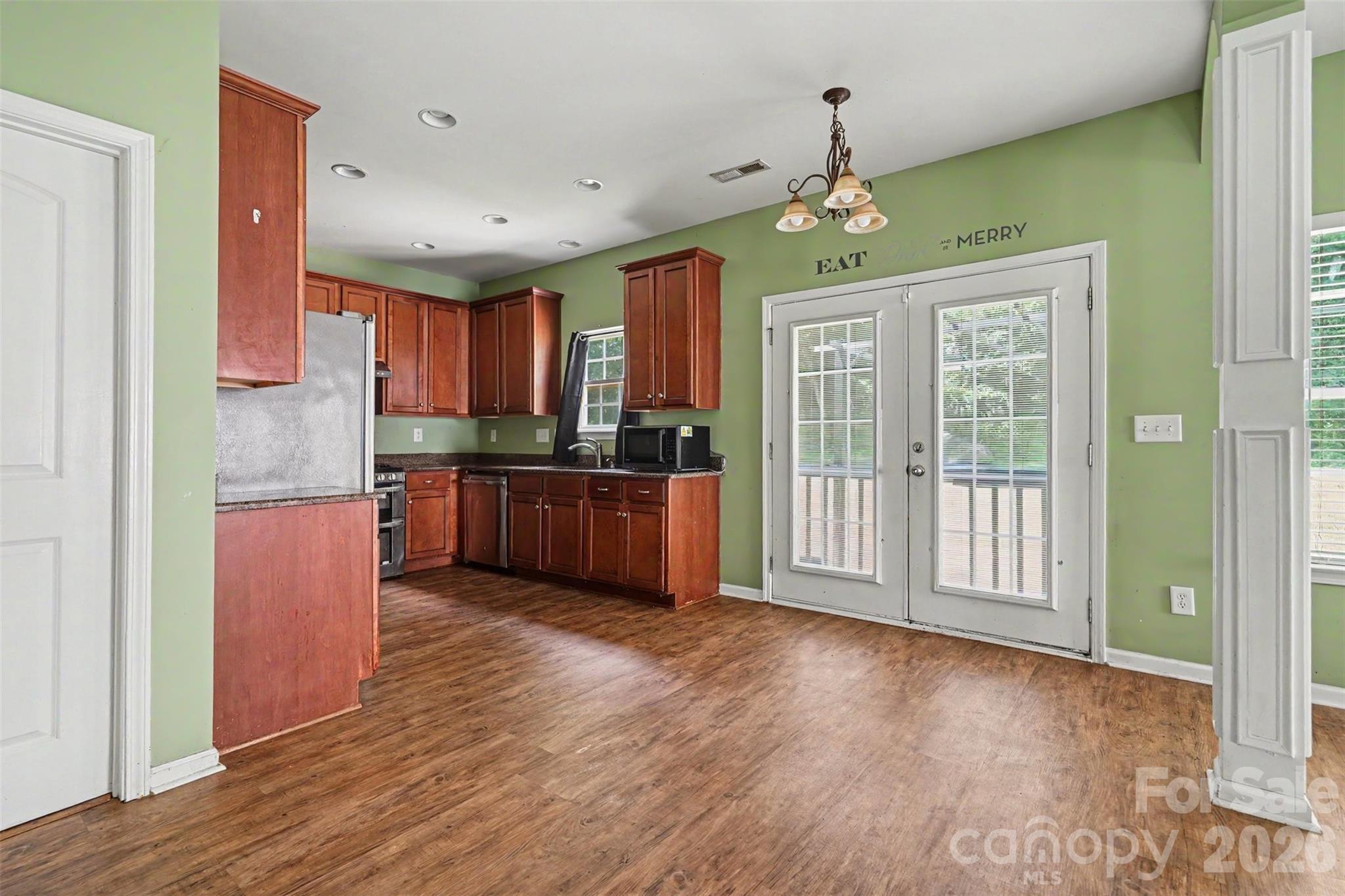 Single Family Residence at 697 Yvonne Drive SW, Concord, photo 6 of 34