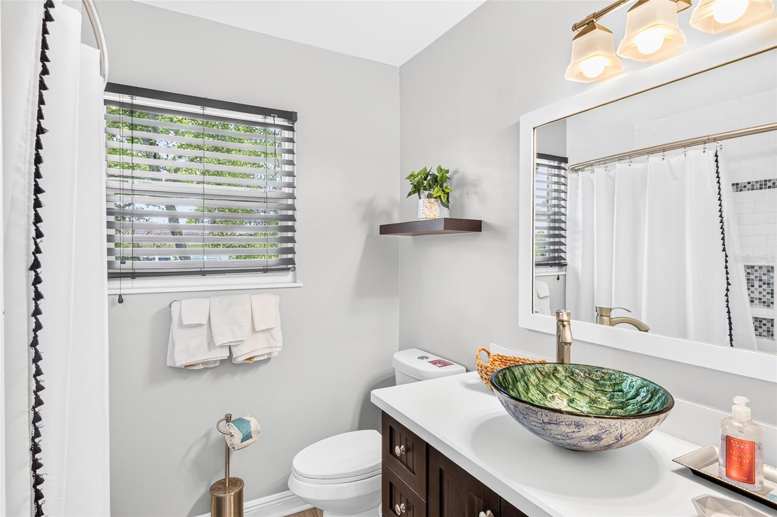 hallway bathroom upstairs - 742 LAUREL BAY CIR, NEW SMYRNA BEACH