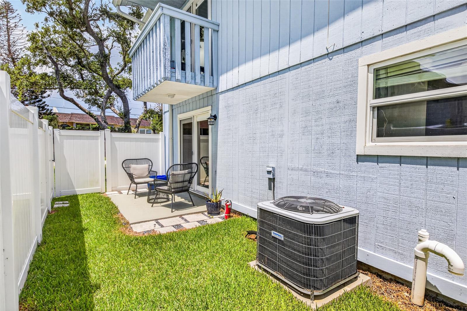 outside back patio fully fenced in - 742 LAUREL BAY CIR, NEW SMYRNA BEACH
