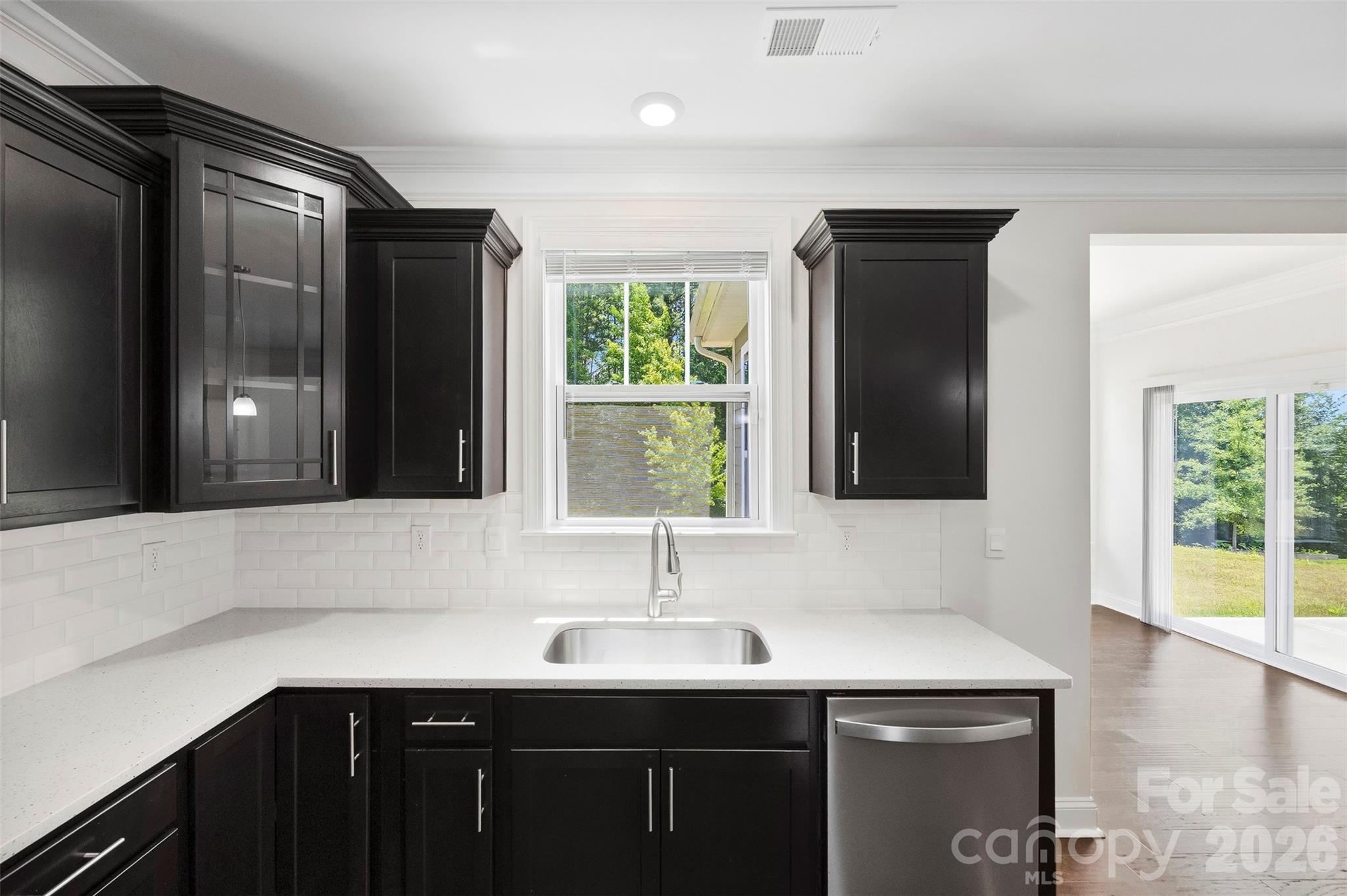 Single Family Residence at 5015 Whispy Vines Lane, Huntersville, photo 11 of 39
