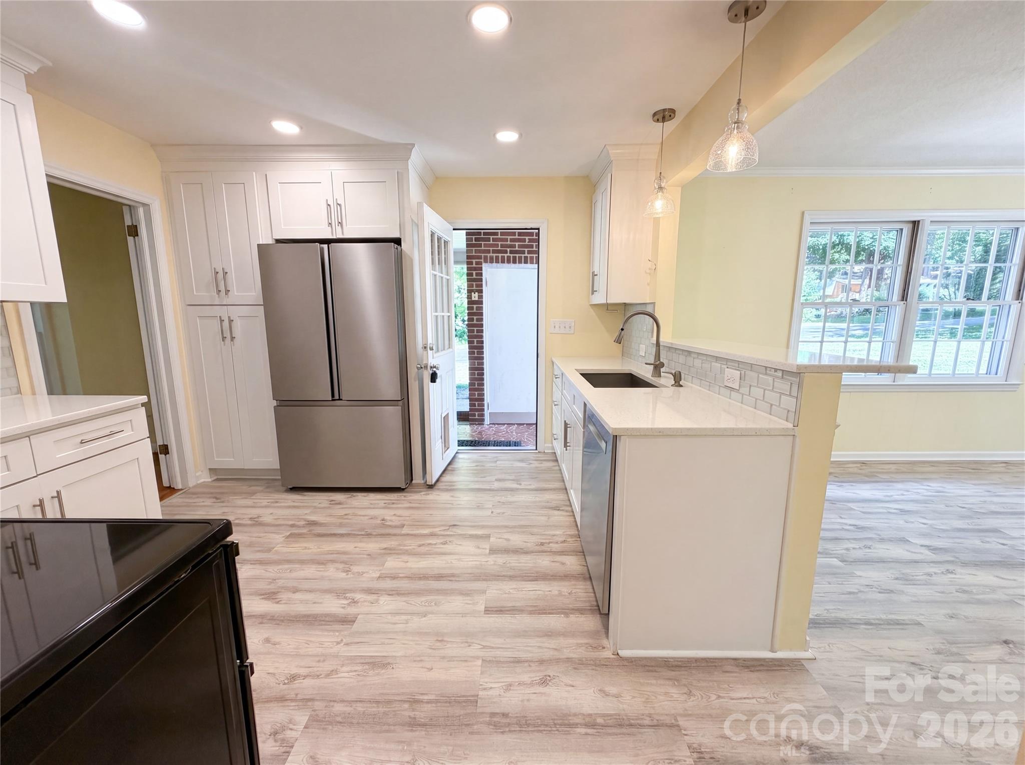 Single Family Residence at 501 Derby Court, Gastonia, photo 3 of 15