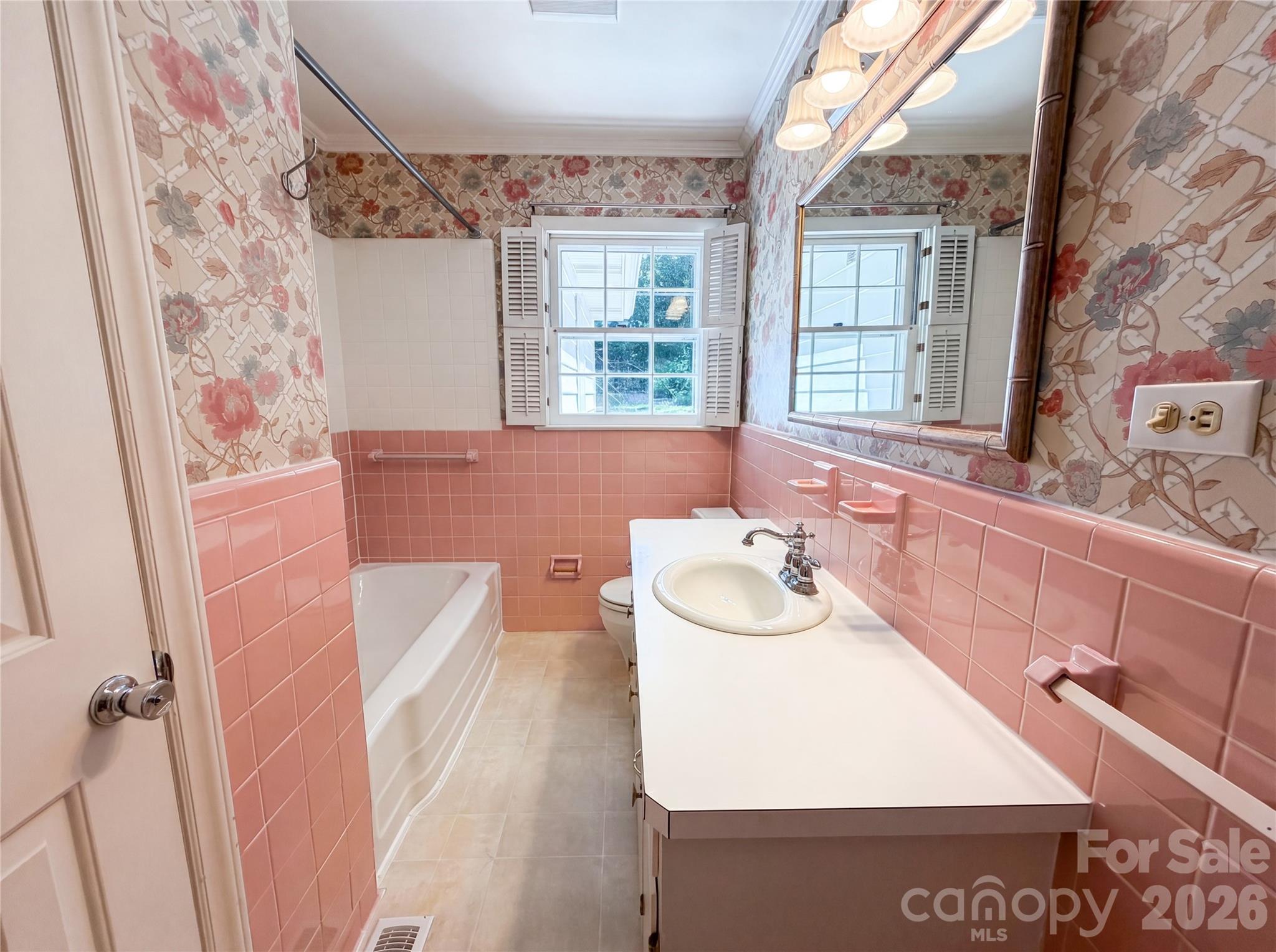 Single Family Residence at 501 Derby Court, Gastonia, photo 11 of 15