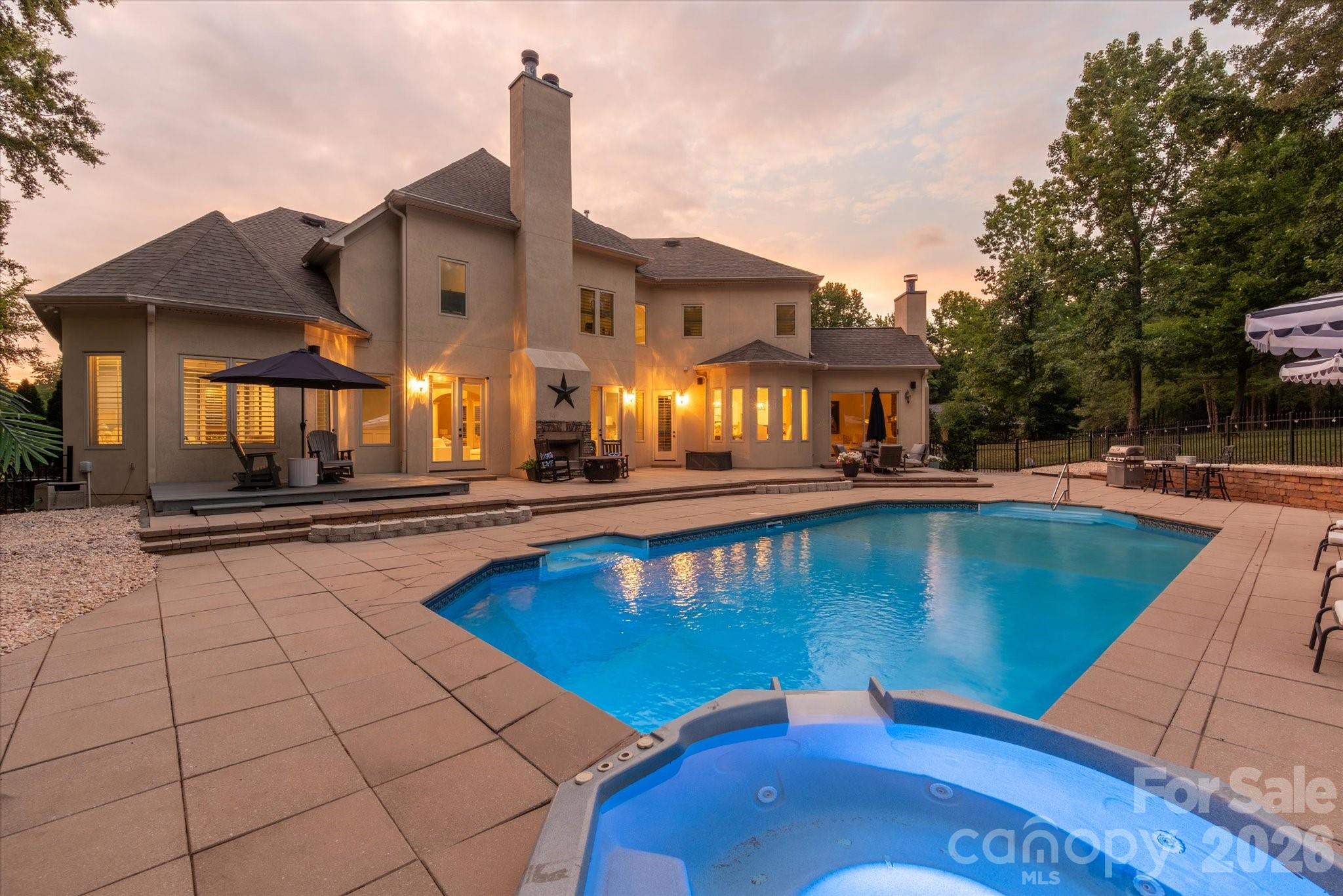 102 Finch Loop