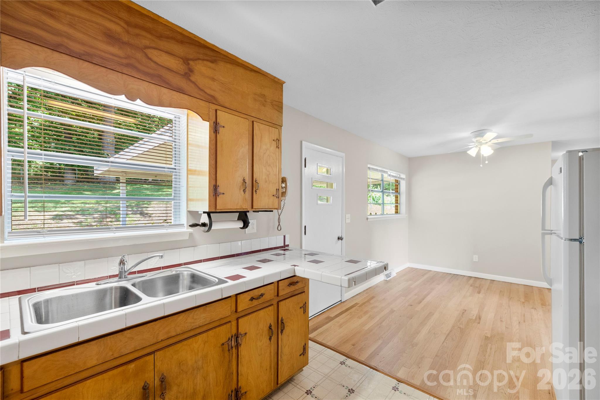 Single Family Residence at 309 Oak Hill Road, Candler, photo 13 of 39