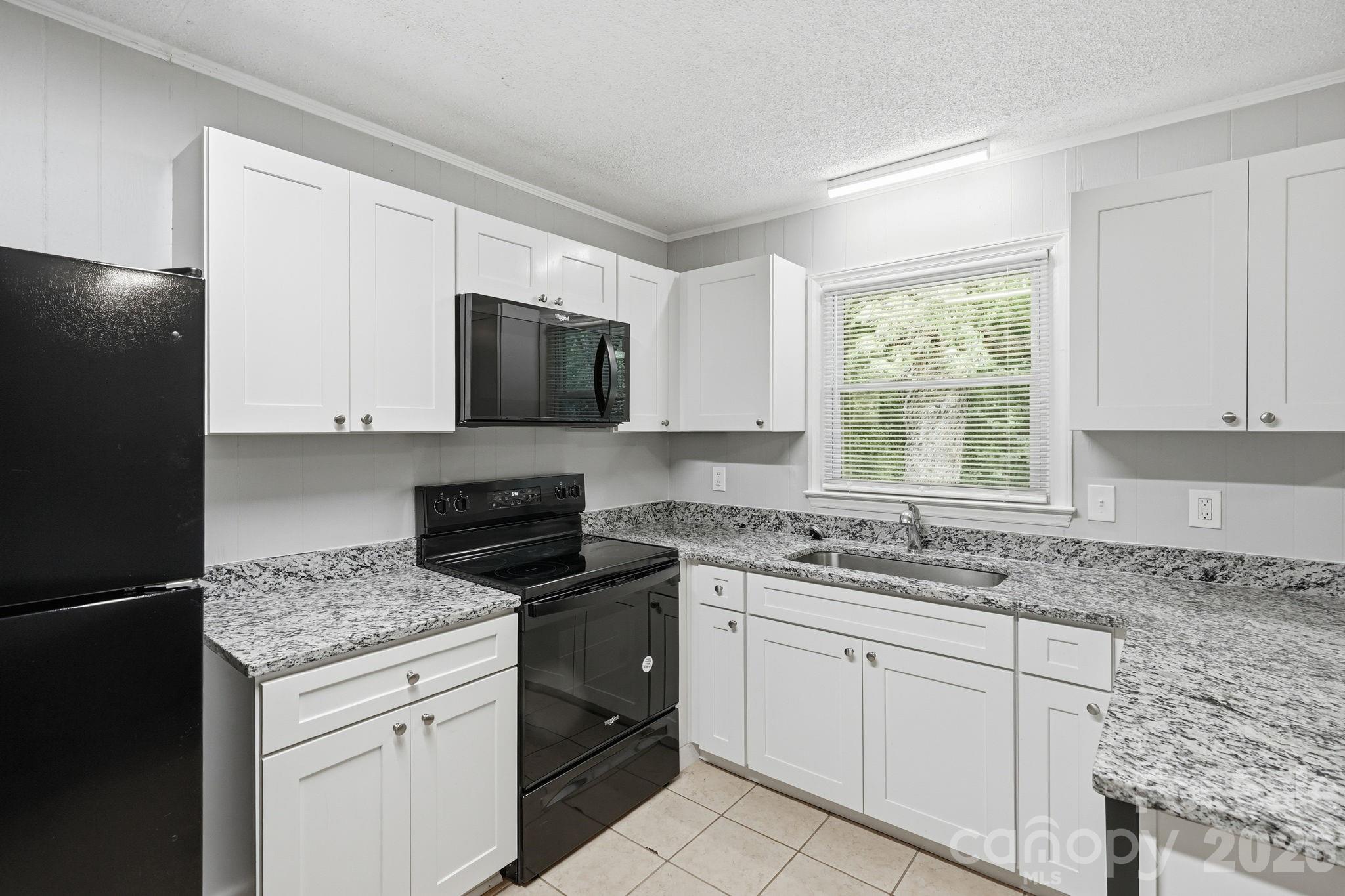 Single Family Residence at 5008 Sea Oates Lane, Bessemer City, photo 19 of 35