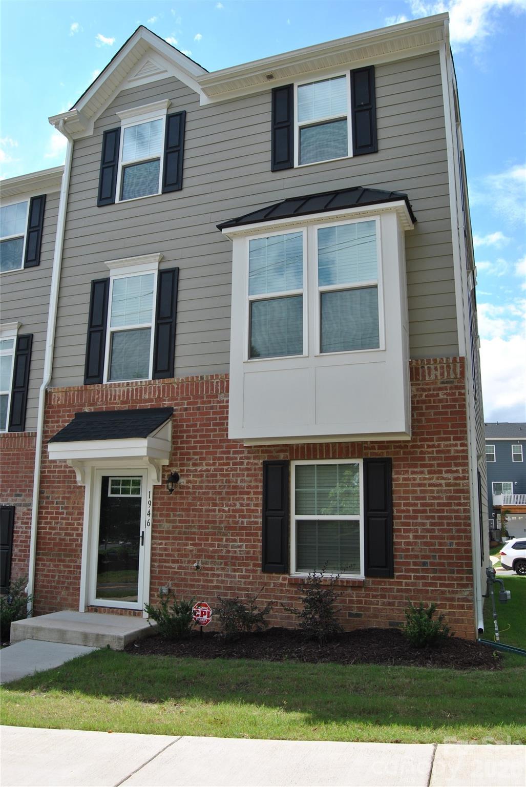 Townhouse at 1946 Tupelo Grove Lane, Gastonia, photo 2 of 34
