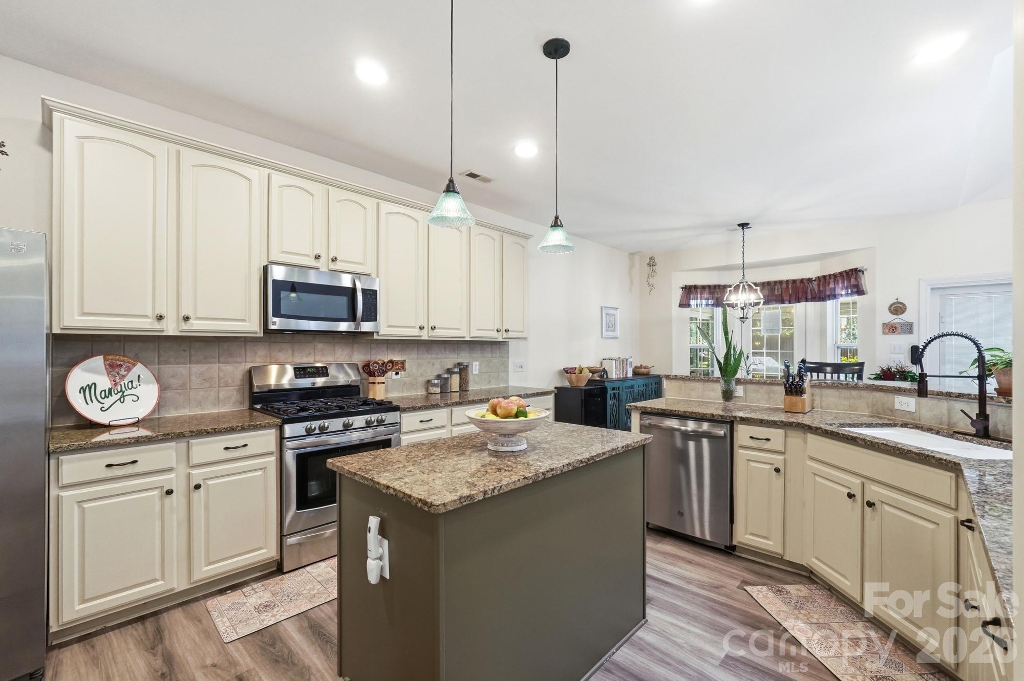 Single Family Residence at 1217 Brionne Court, Waxhaw, photo 11 of 48