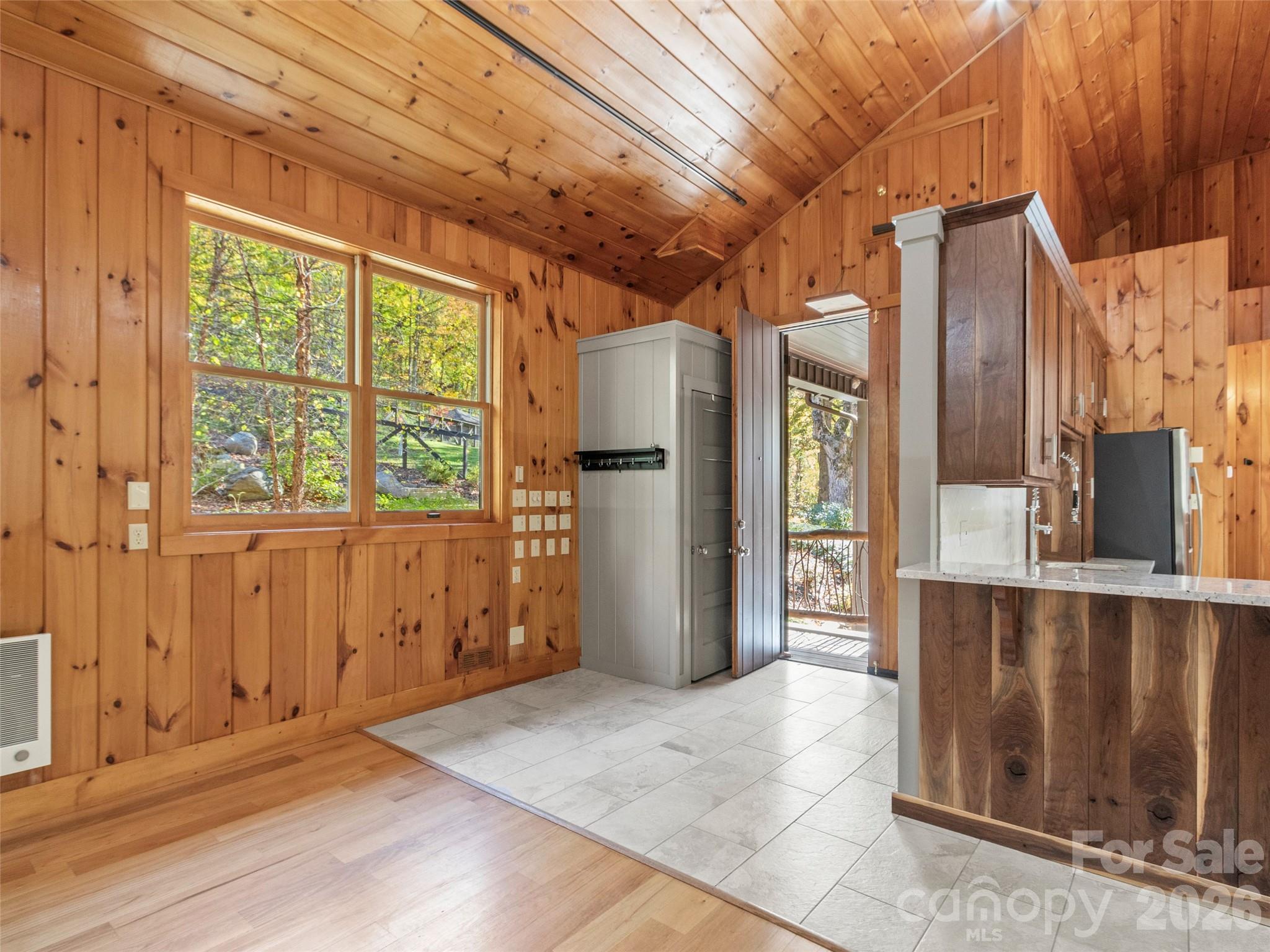Guest house entry - 191 N Fork Road, Burnsville