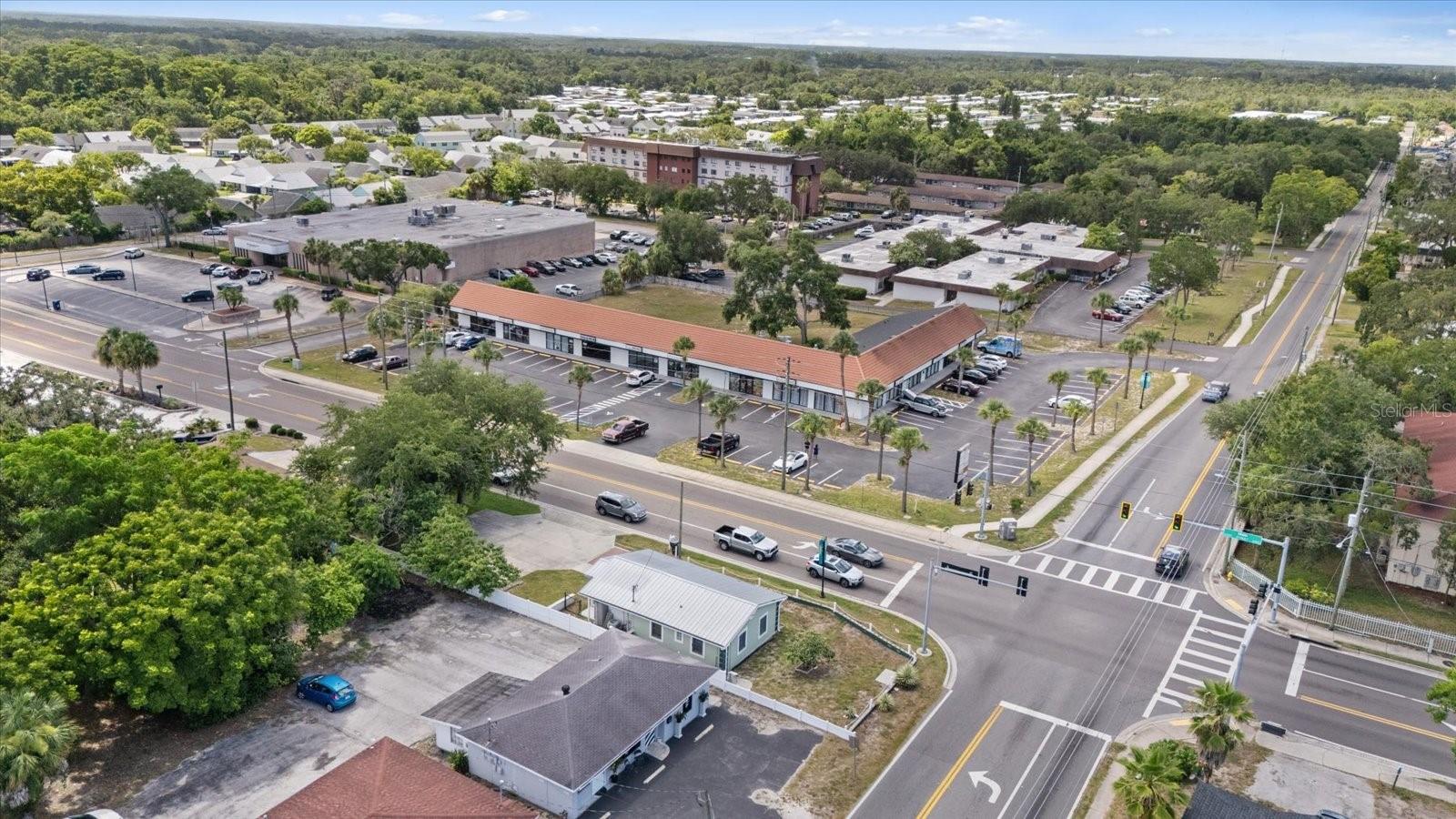 High Visibility. 6,000-12,000 vehicles passing daily - 6511 MAIN ST, NEW PORT RICHEY
