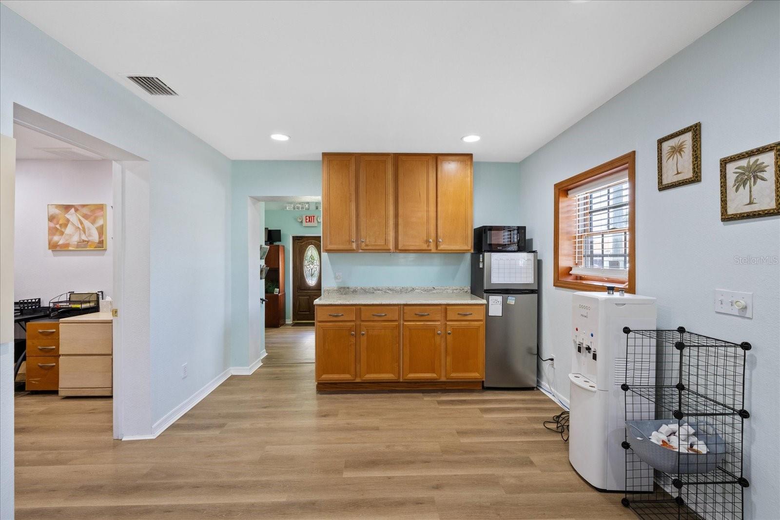Kitchen/ Break Room Combo - 6511 MAIN ST, NEW PORT RICHEY