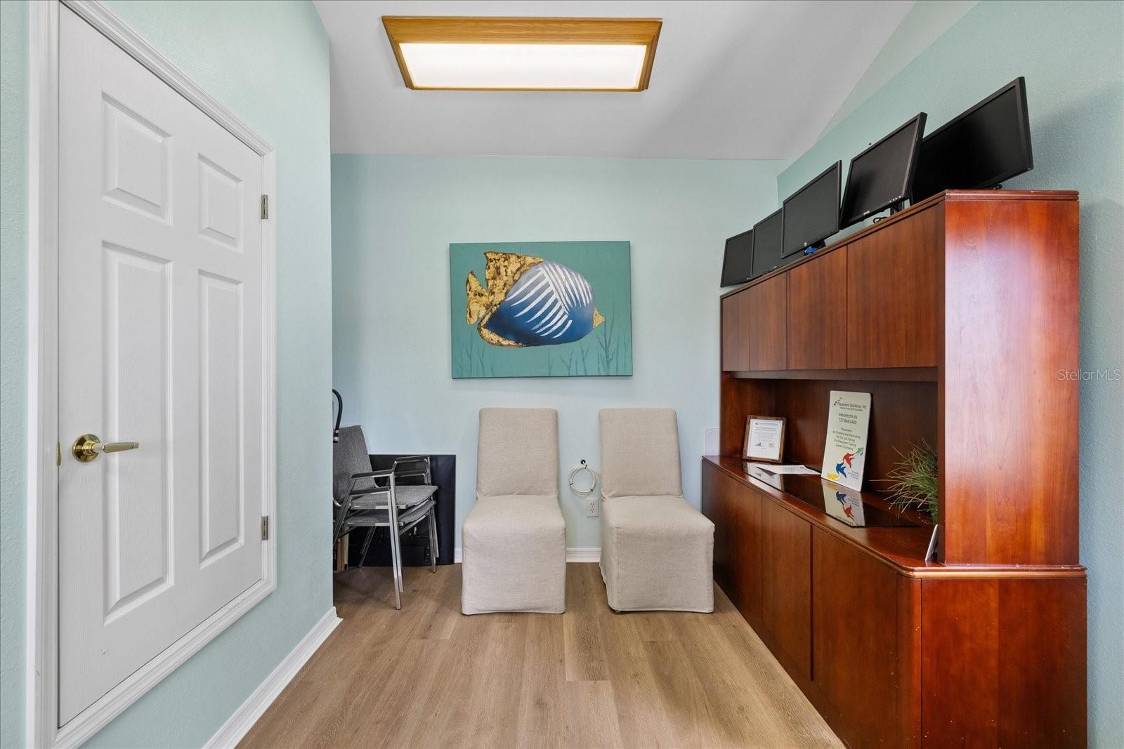 Potential Waiting Room/ Lobby area - 6511 MAIN ST, NEW PORT RICHEY