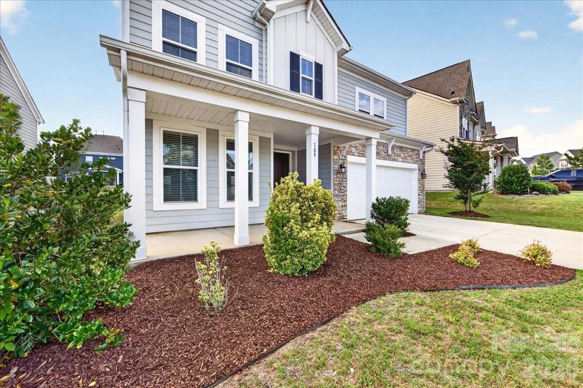Single Family Residence at 109 Tetcott Street, Mooresville, photo 3 of 48