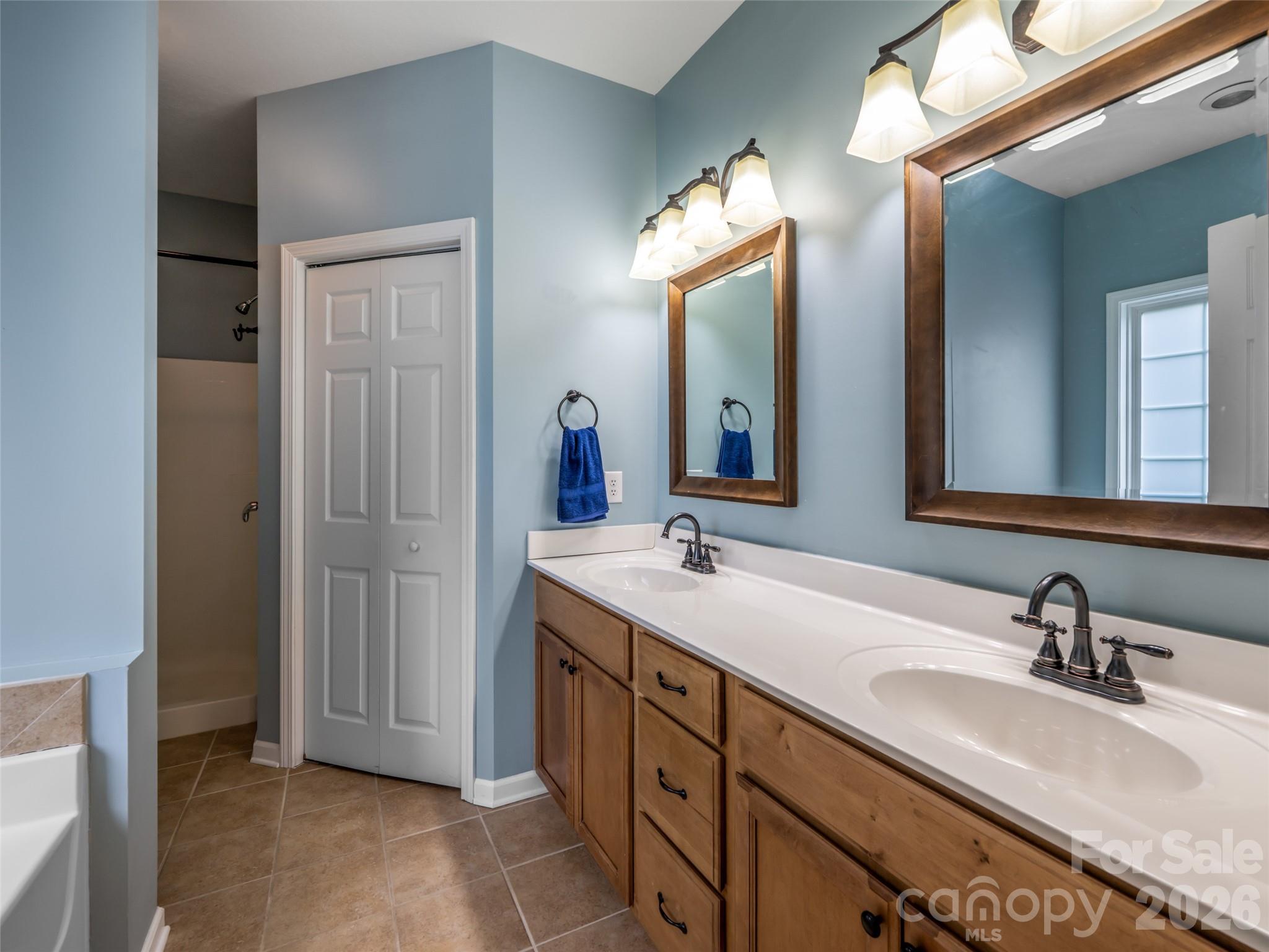 Single Family Residence at 25 Driftstone Circle, Arden, photo 10 of 24