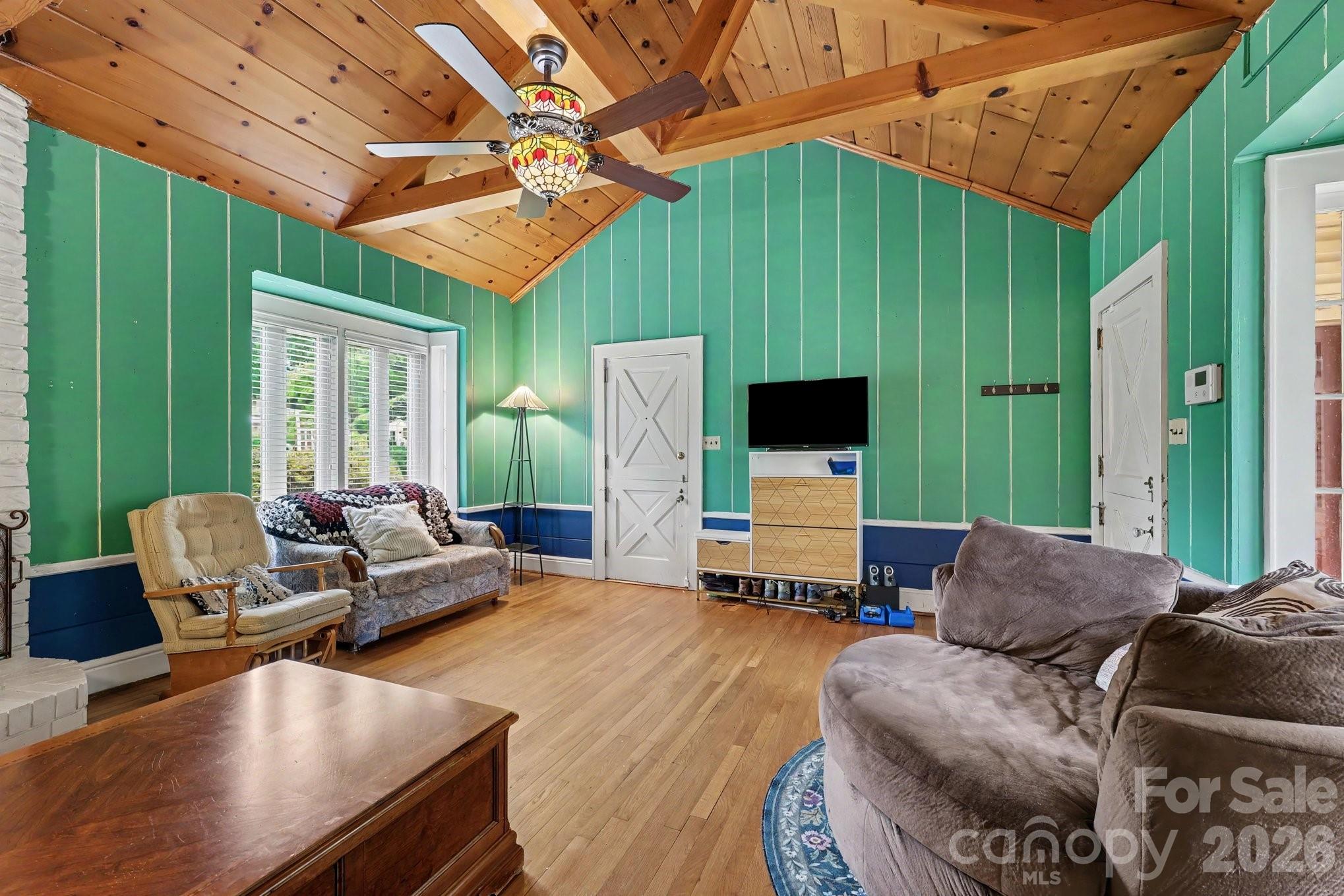 Single Family Residence at 404 Fairview Drive, Lexington, photo 4 of 42