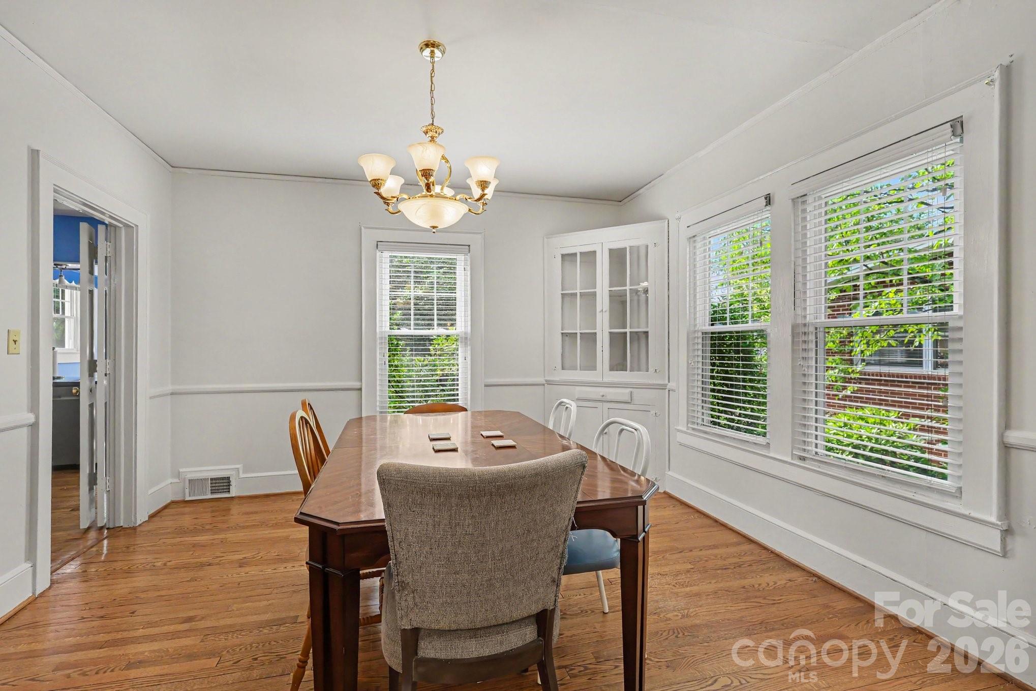 Single Family Residence at 404 Fairview Drive, Lexington, photo 9 of 42