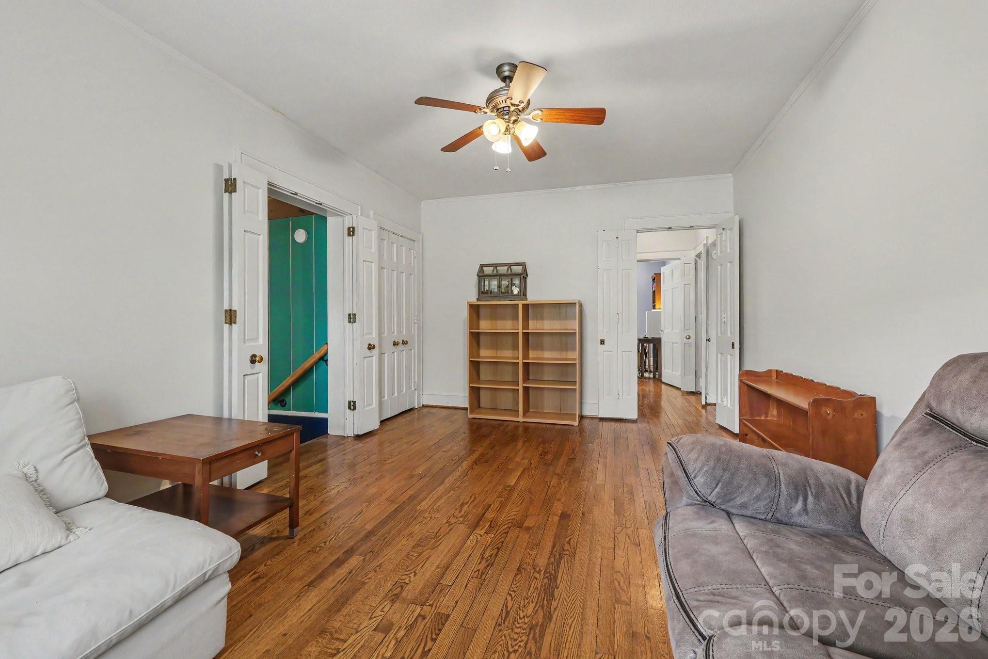 Single Family Residence at 404 Fairview Drive, Lexington, photo 11 of 42