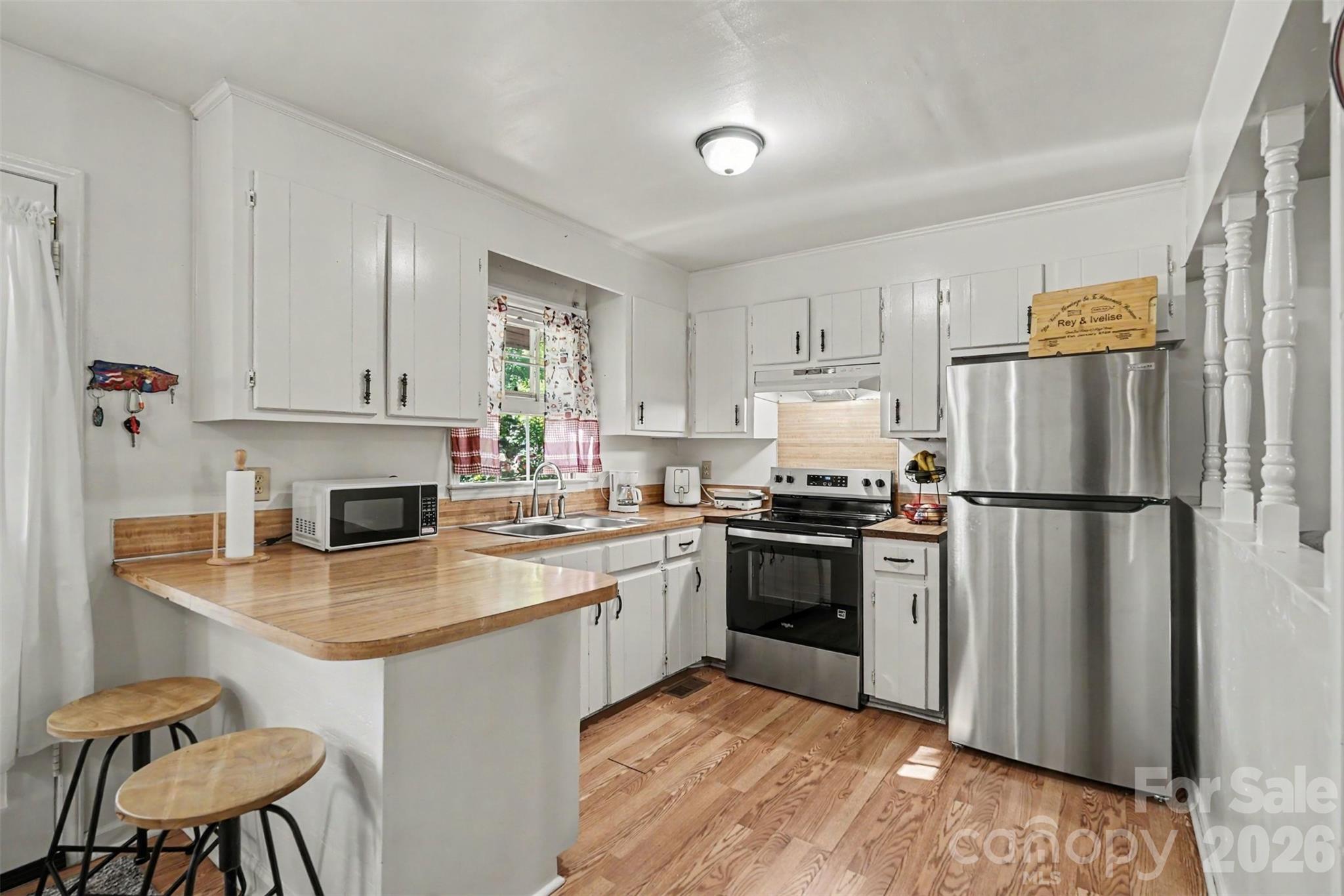 Single Family Residence at 308 N Carpenter Street, Kings Mountain, photo 8 of 18