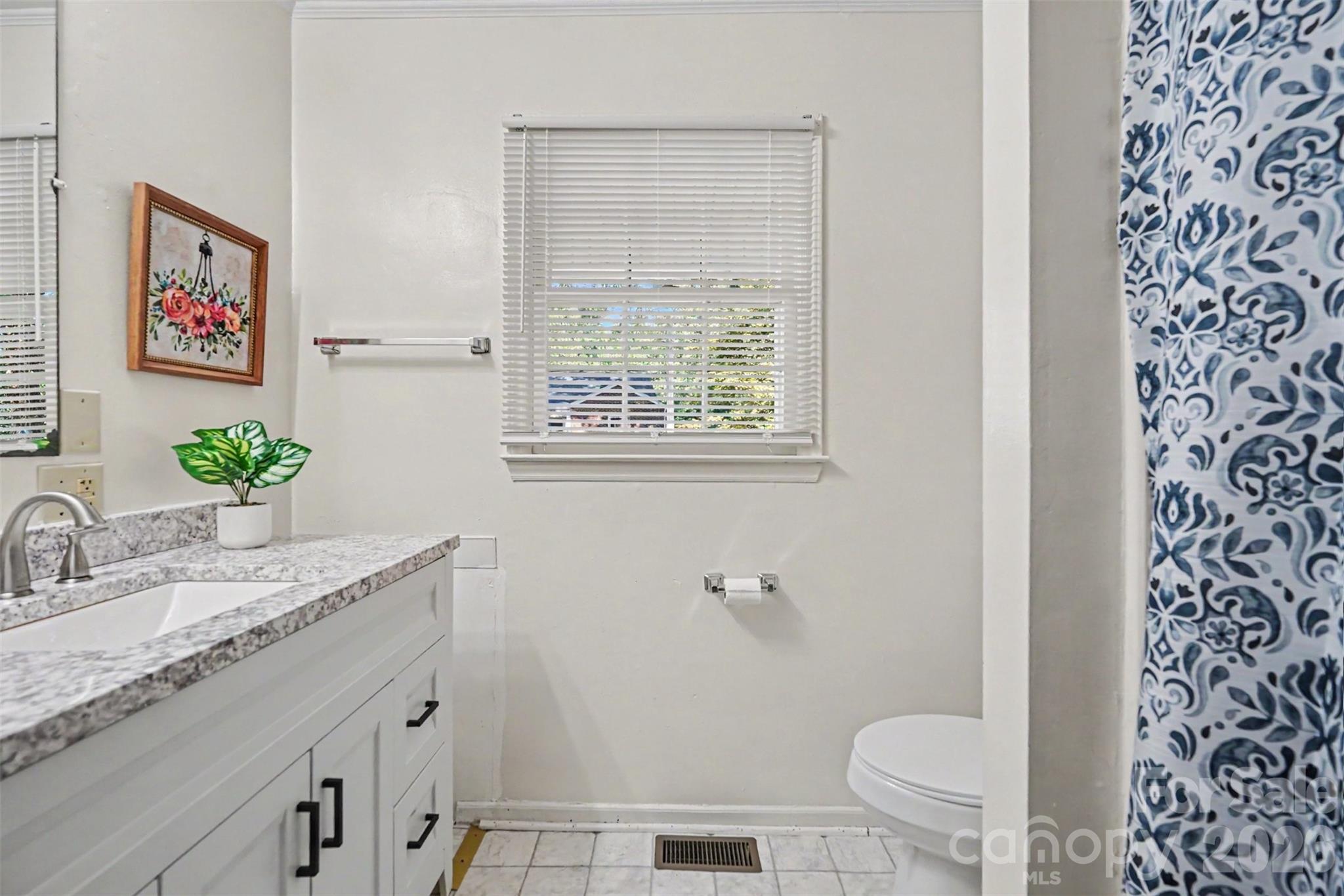 Single Family Residence at 308 N Carpenter Street, Kings Mountain, photo 15 of 18