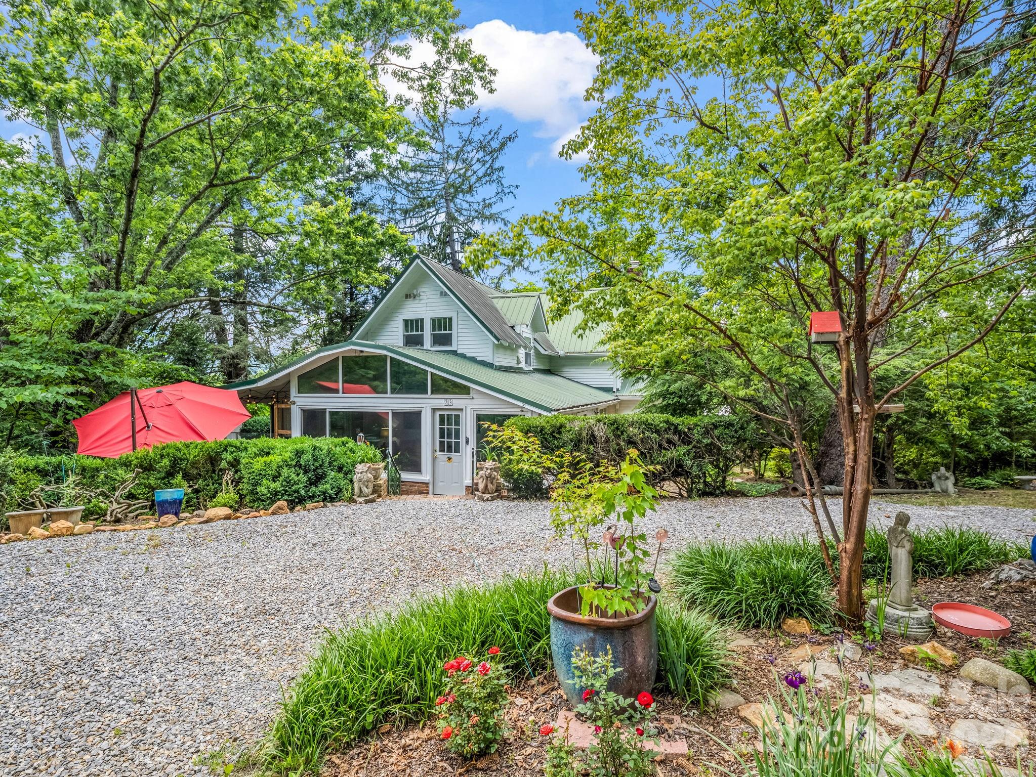 Historic Black Mountain Charm - 23 Sunset Drive, Black Mountain