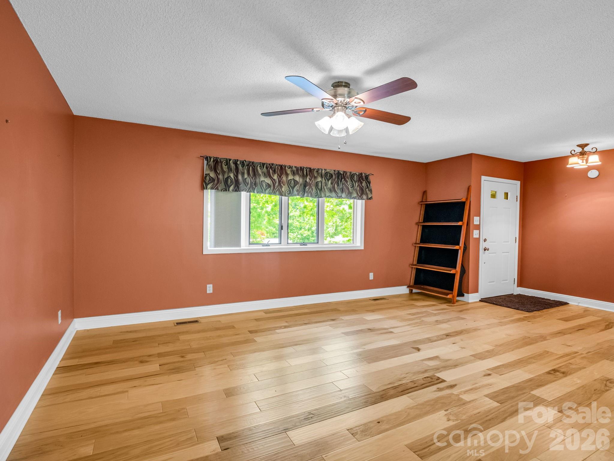 Living Room - 156 Deer Run, Hendersonville