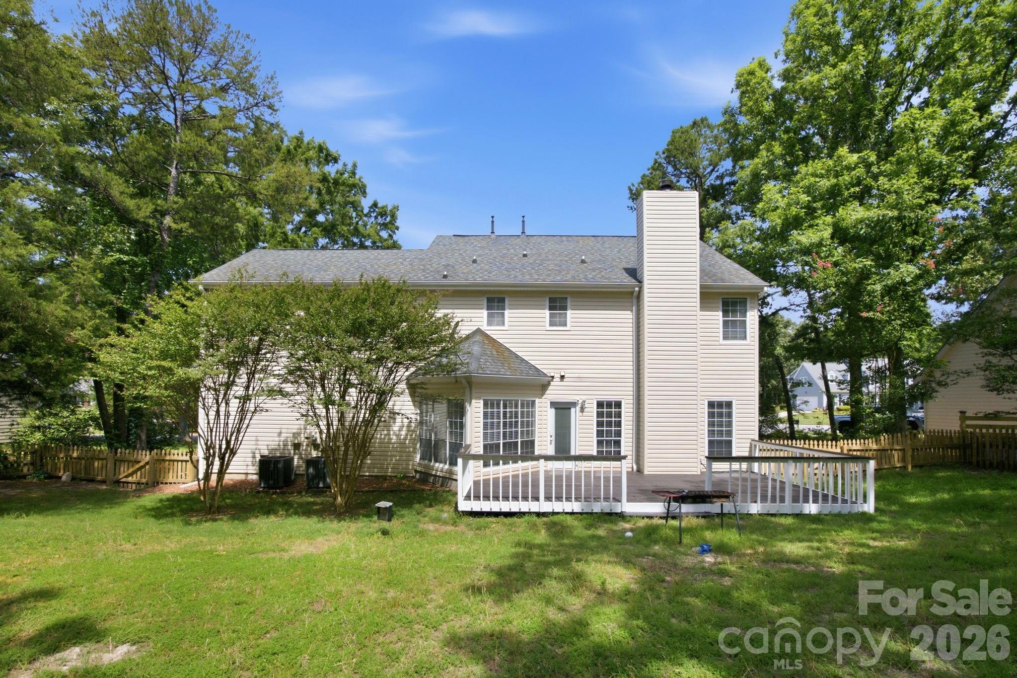 Single Family Residence at 8048 Hunley Ridge Road, Matthews, photo 2 of 29