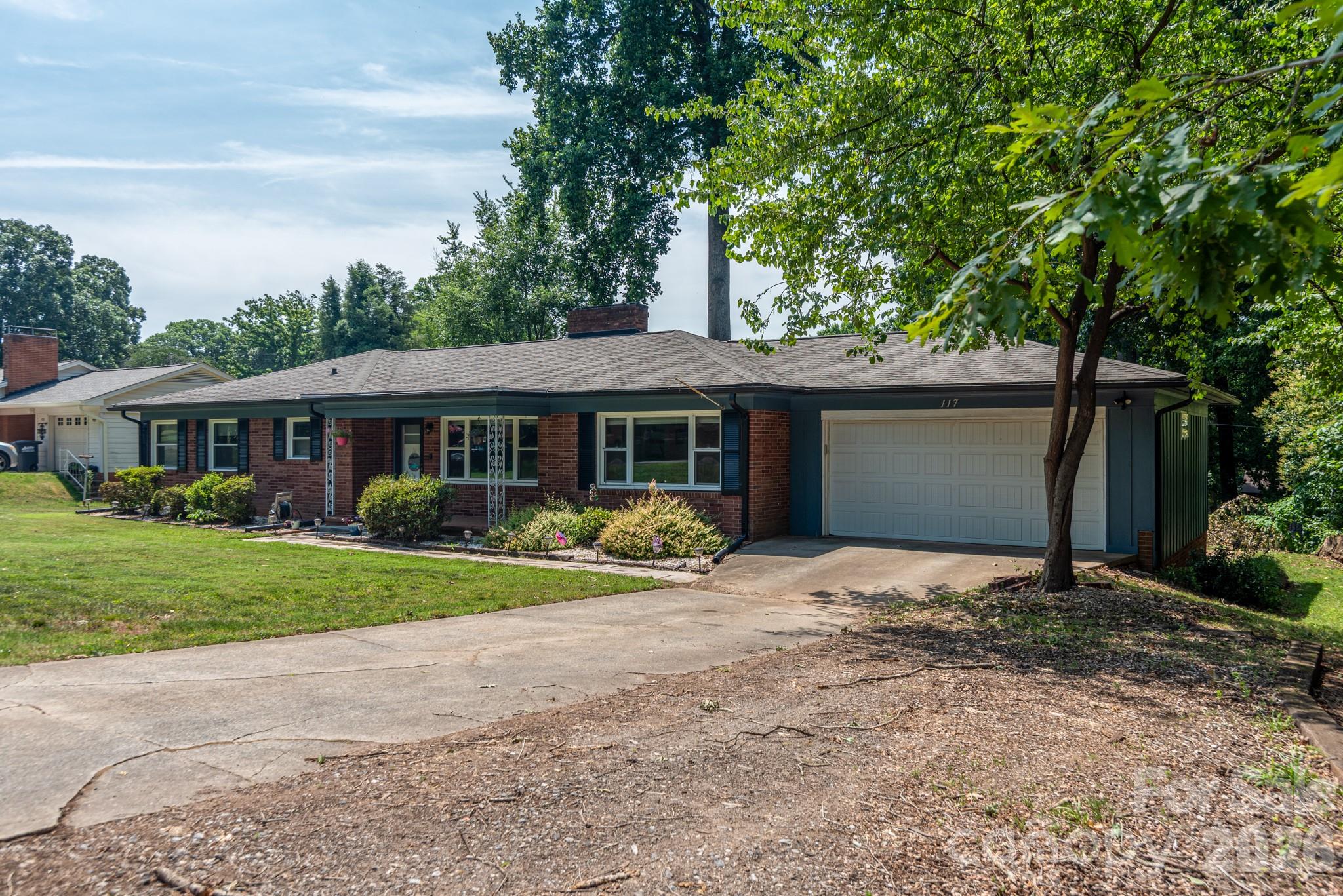 2 Car Garage w/ Ample Additional Parking - 117 Rockwood Lane, Statesville