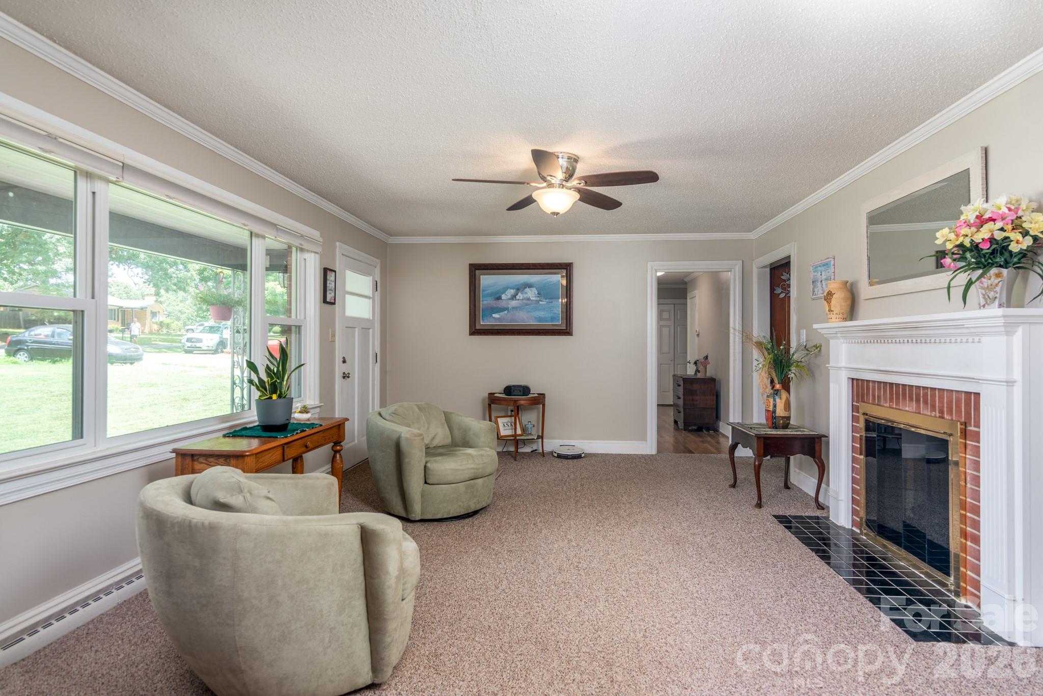 Living Room w/ gas log fireplace - 117 Rockwood Lane, Statesville