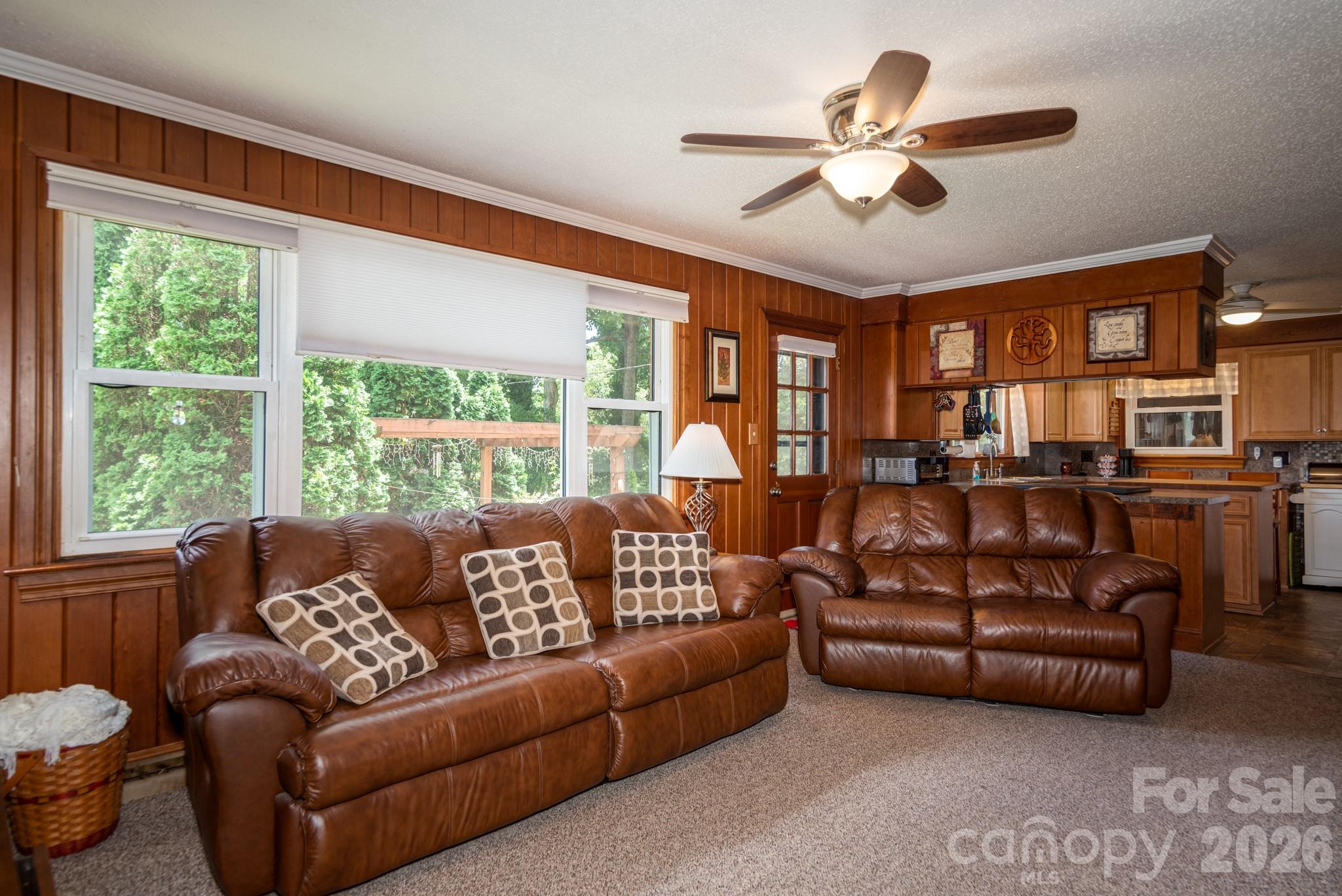 Vintage Den - 117 Rockwood Lane, Statesville