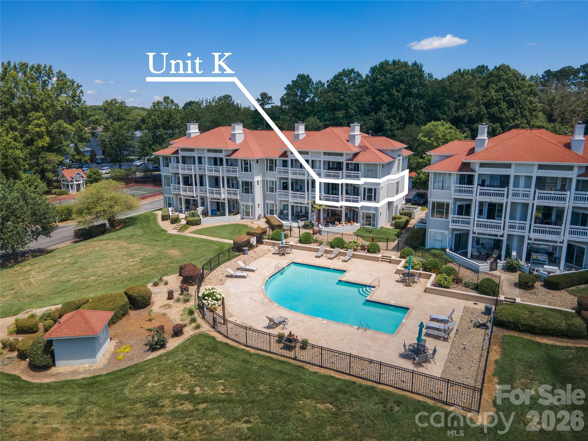 Condominium at 17919 Kings Point Drive, Cornelius, photo 2 of 39