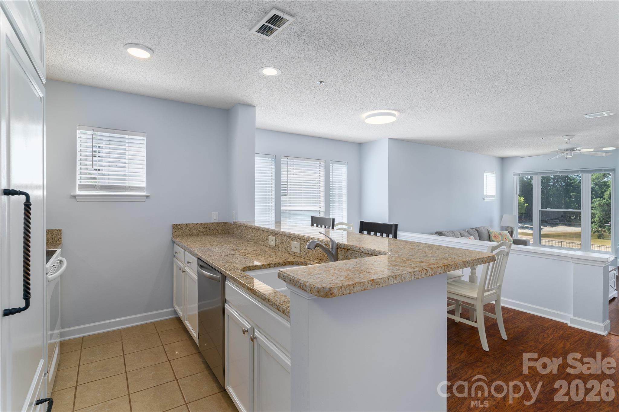 Condominium at 17919 Kings Point Drive, Cornelius, photo 13 of 39
