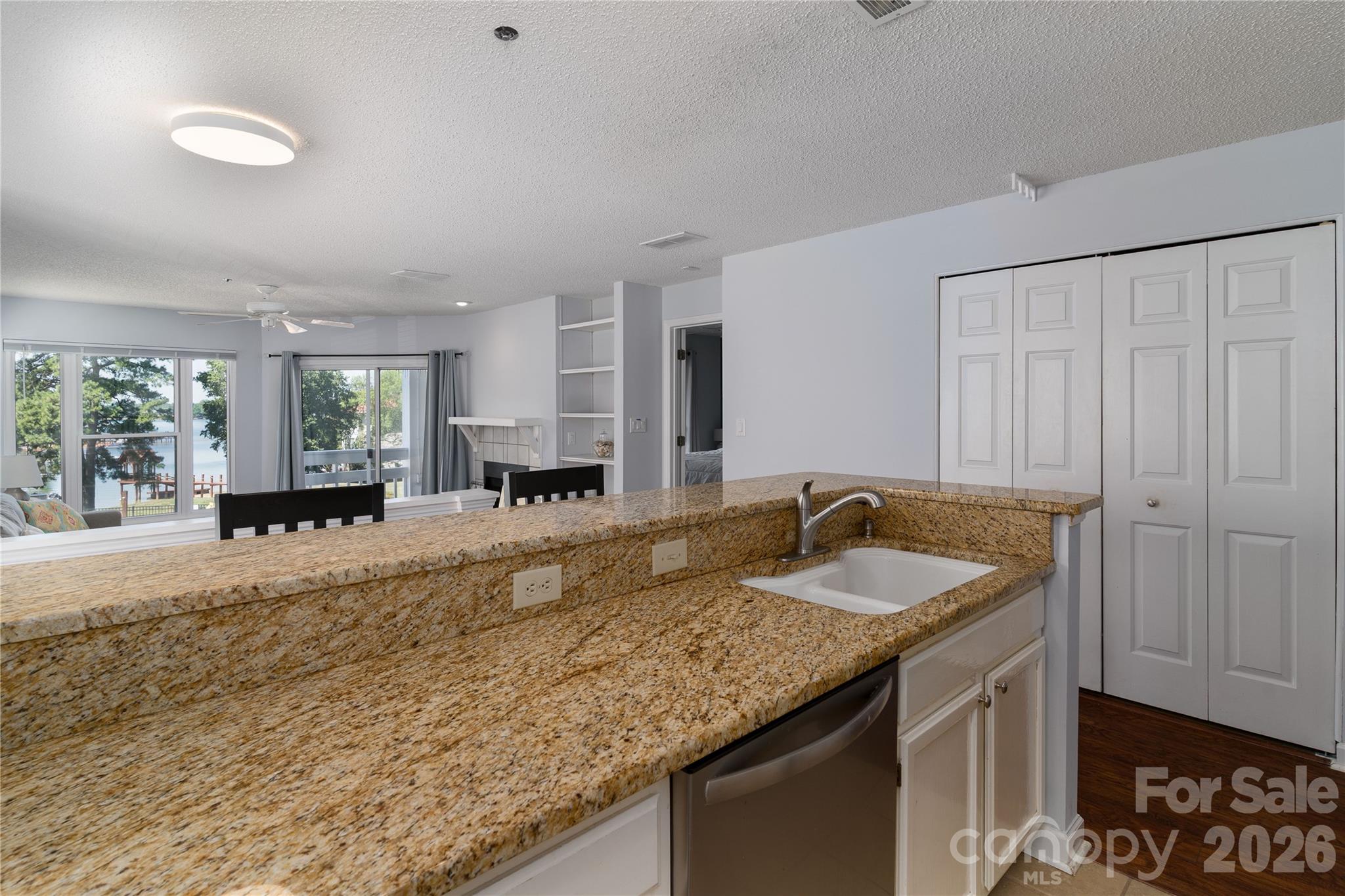 Condominium at 17919 Kings Point Drive, Cornelius, photo 14 of 39